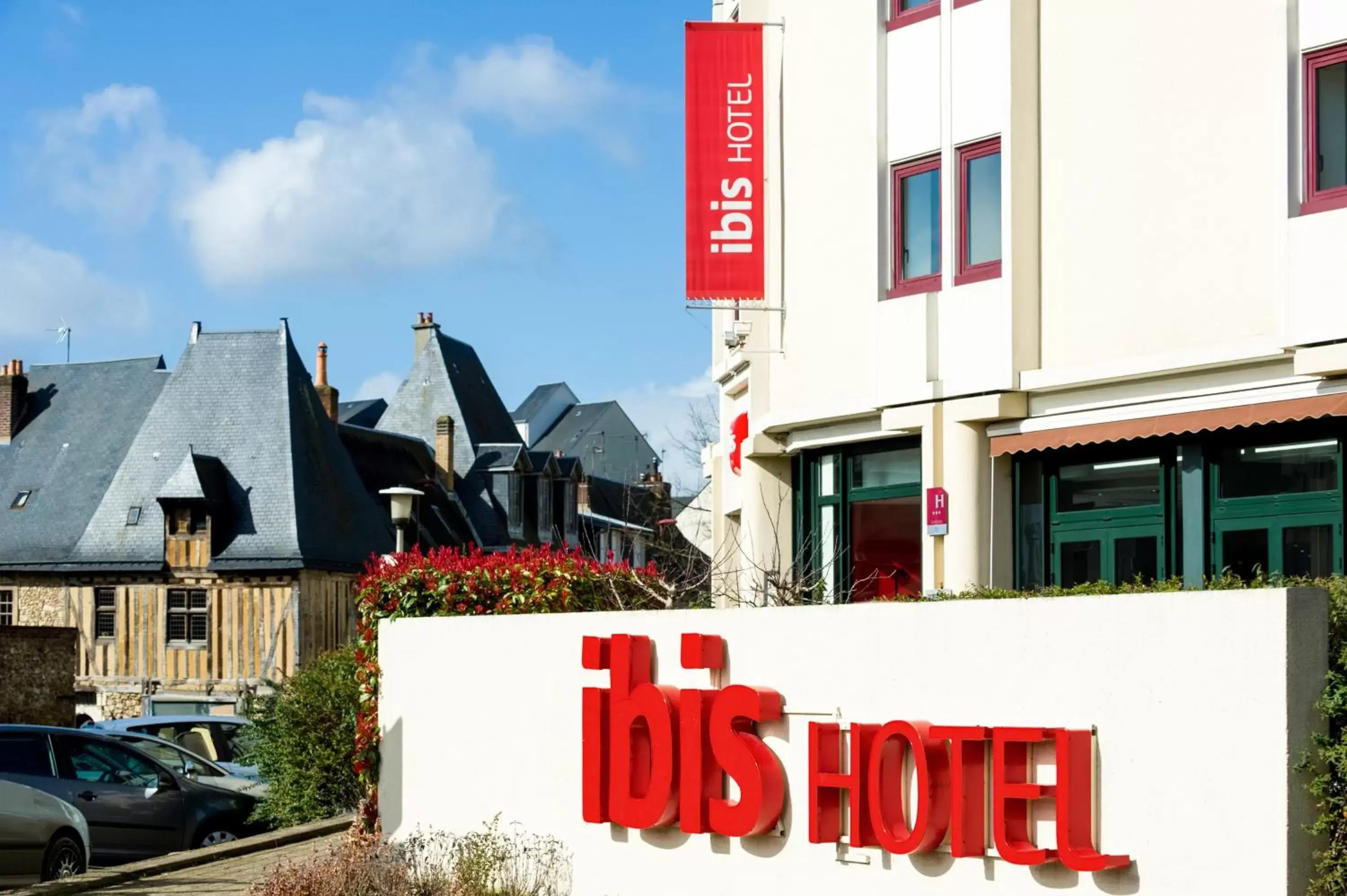 Facade/entrance, Property Logo/Sign in ibis Le Mans Centre