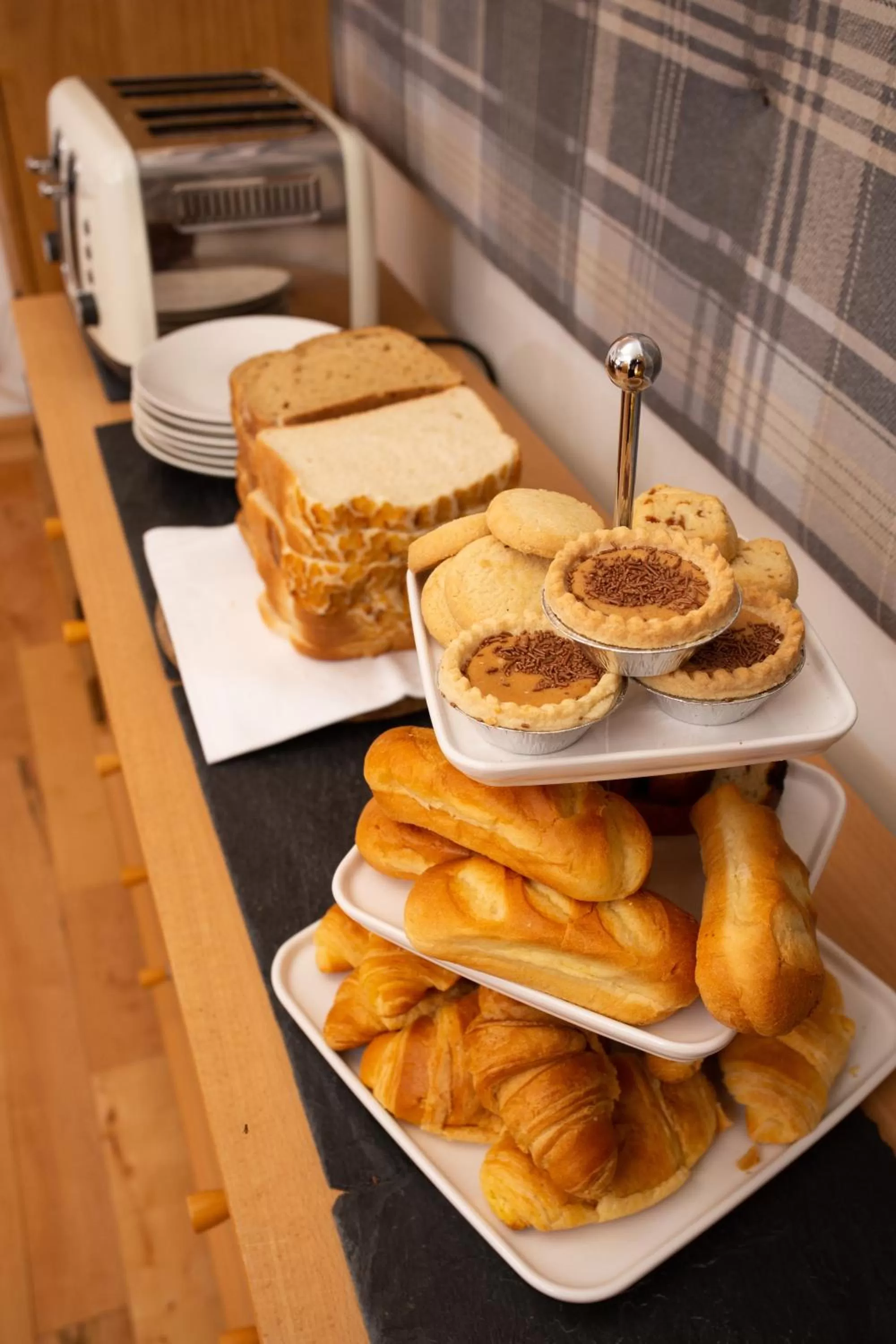Buffet breakfast in Beechwood Lodge