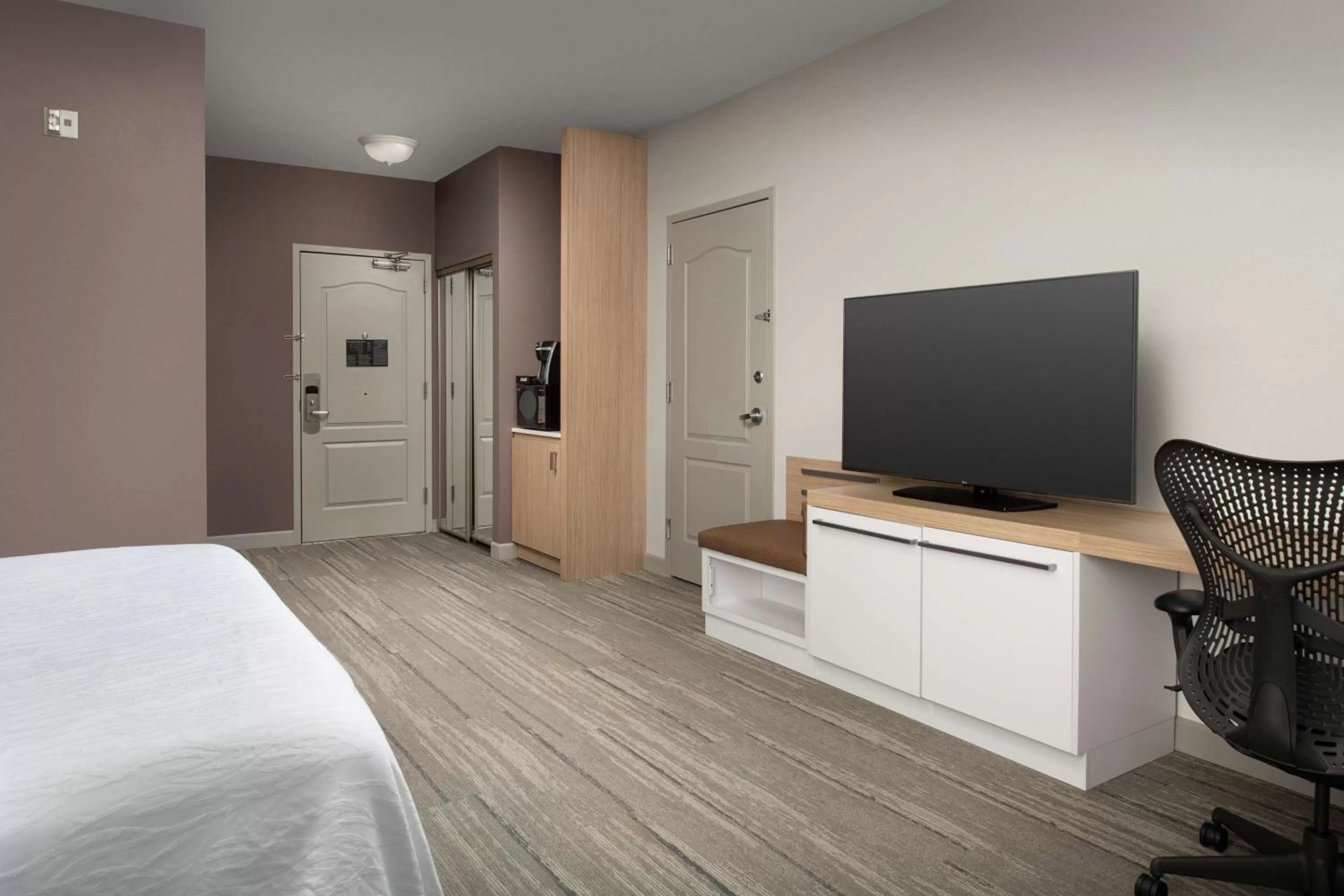 Bed in Hilton Garden Inn Knoxville West/Cedar Bluff