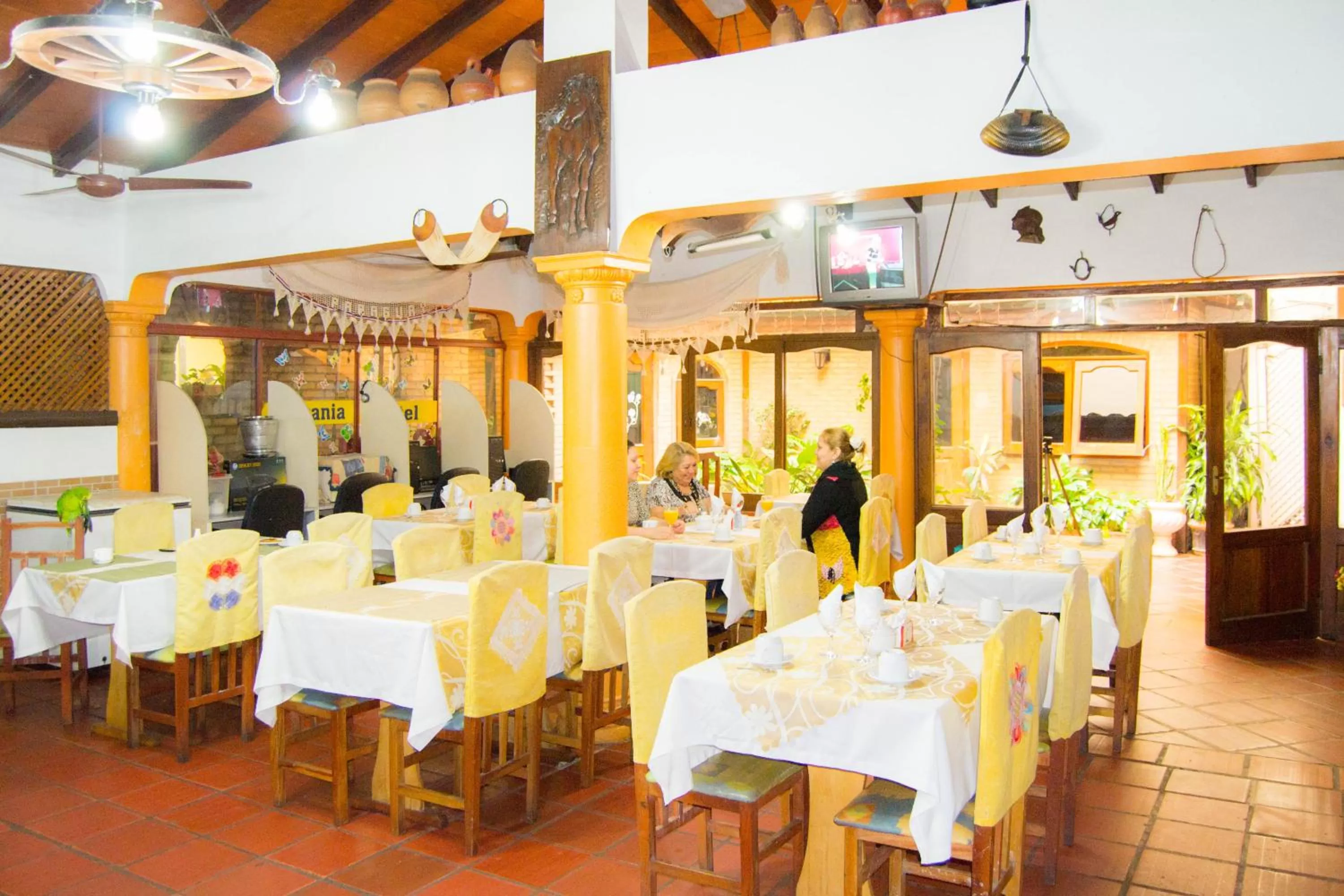 Restaurant/places to eat in Hotel & Restaurante Guarania