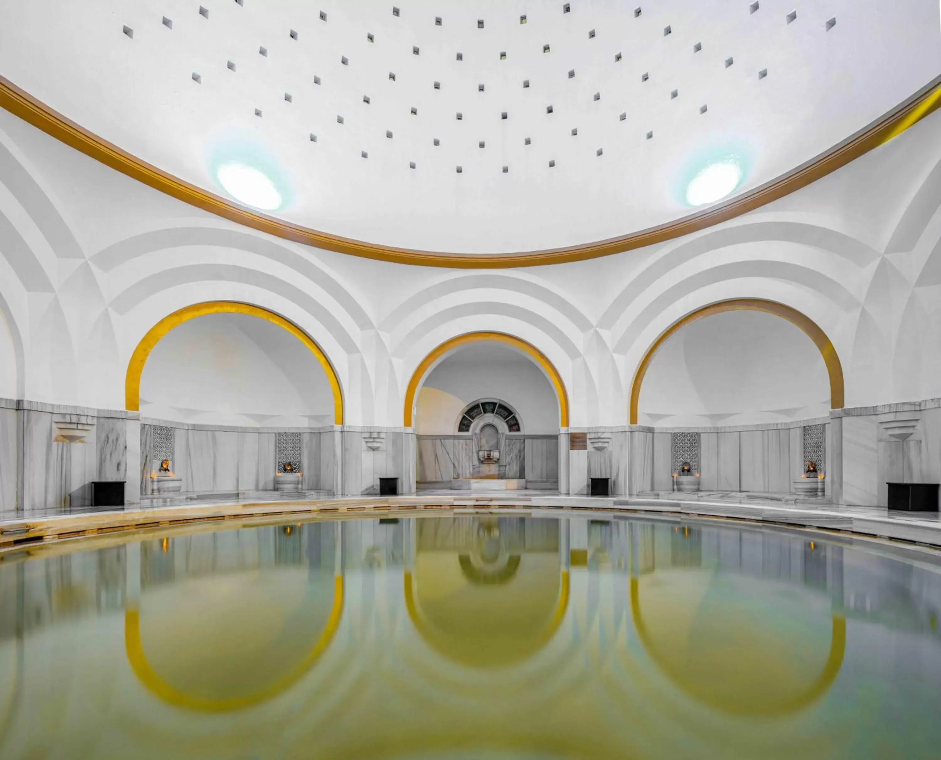 Open Air Bath, Swimming Pool in Hotel Çelik Palas Convention Center & Thermal SPA