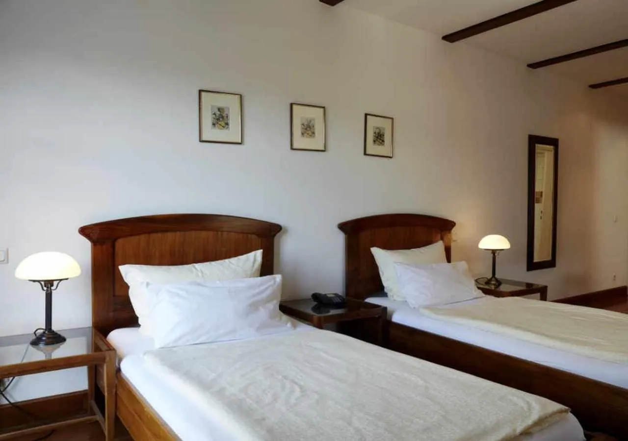 Bedroom, Bed in Hotel Snorrenburg GmbH