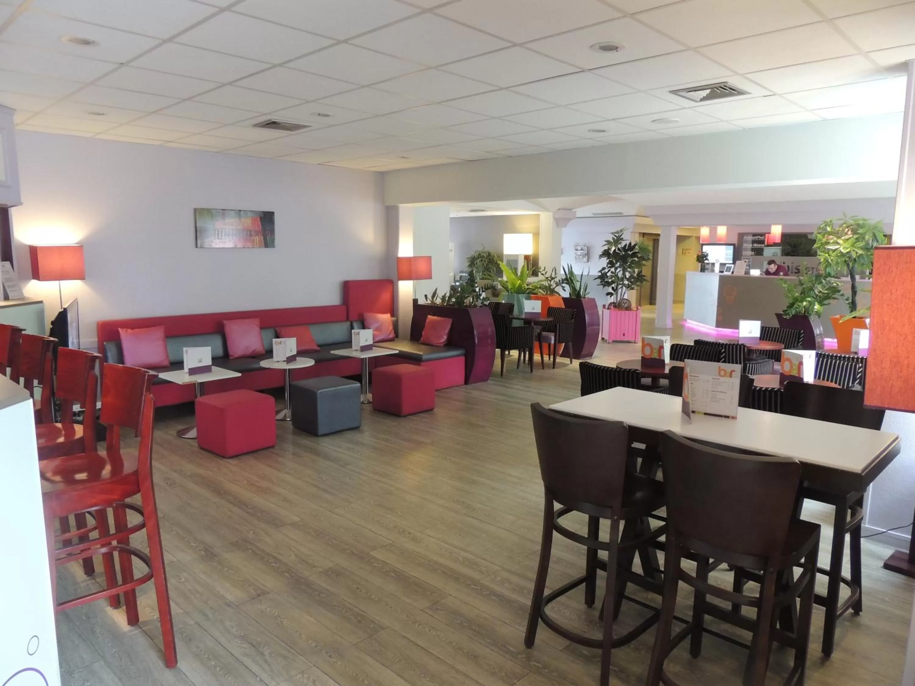 Lounge or bar in ibis Styles Melun