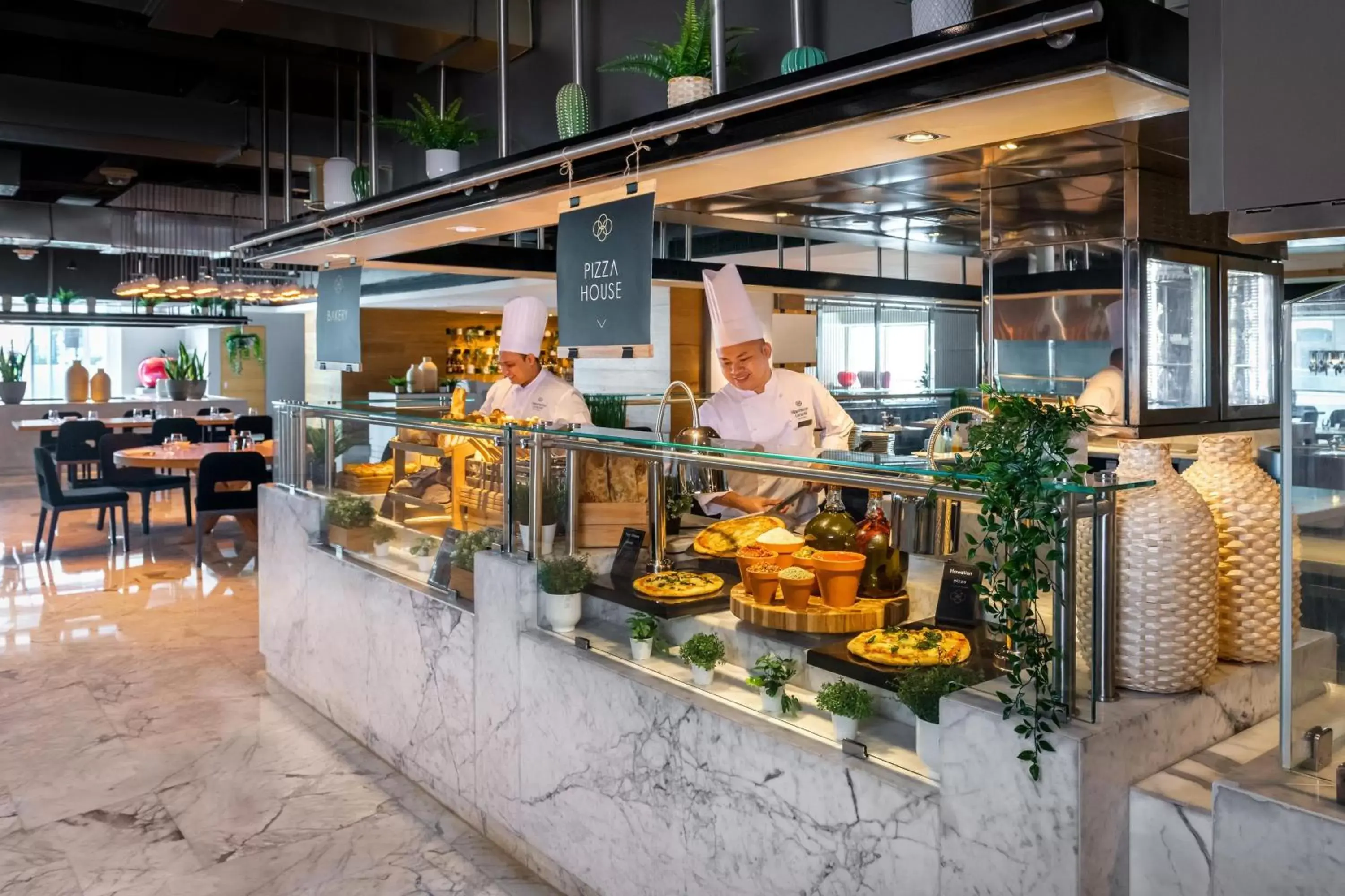 Restaurant/places to eat in Sheraton Grand Hotel, Dubai