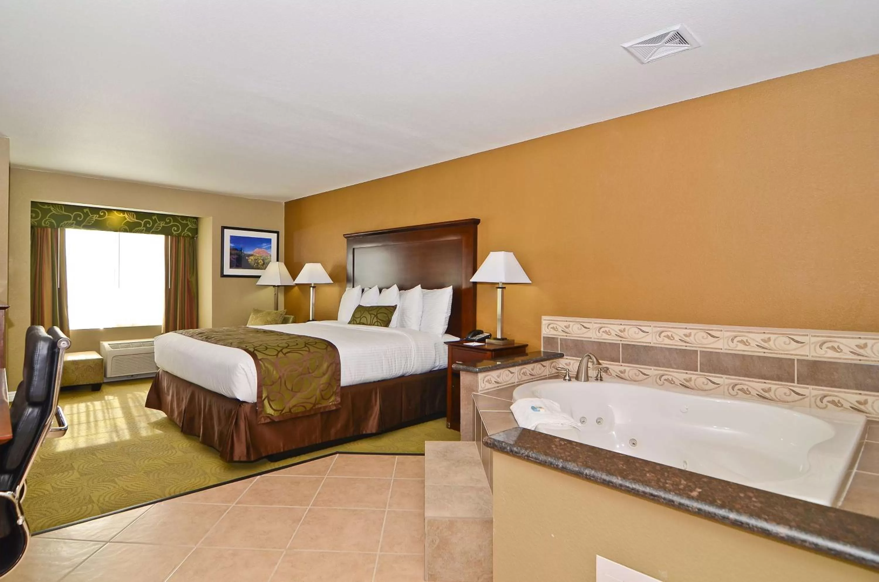 King Bed with Spa Bath in Best Western California City Inn & Suites