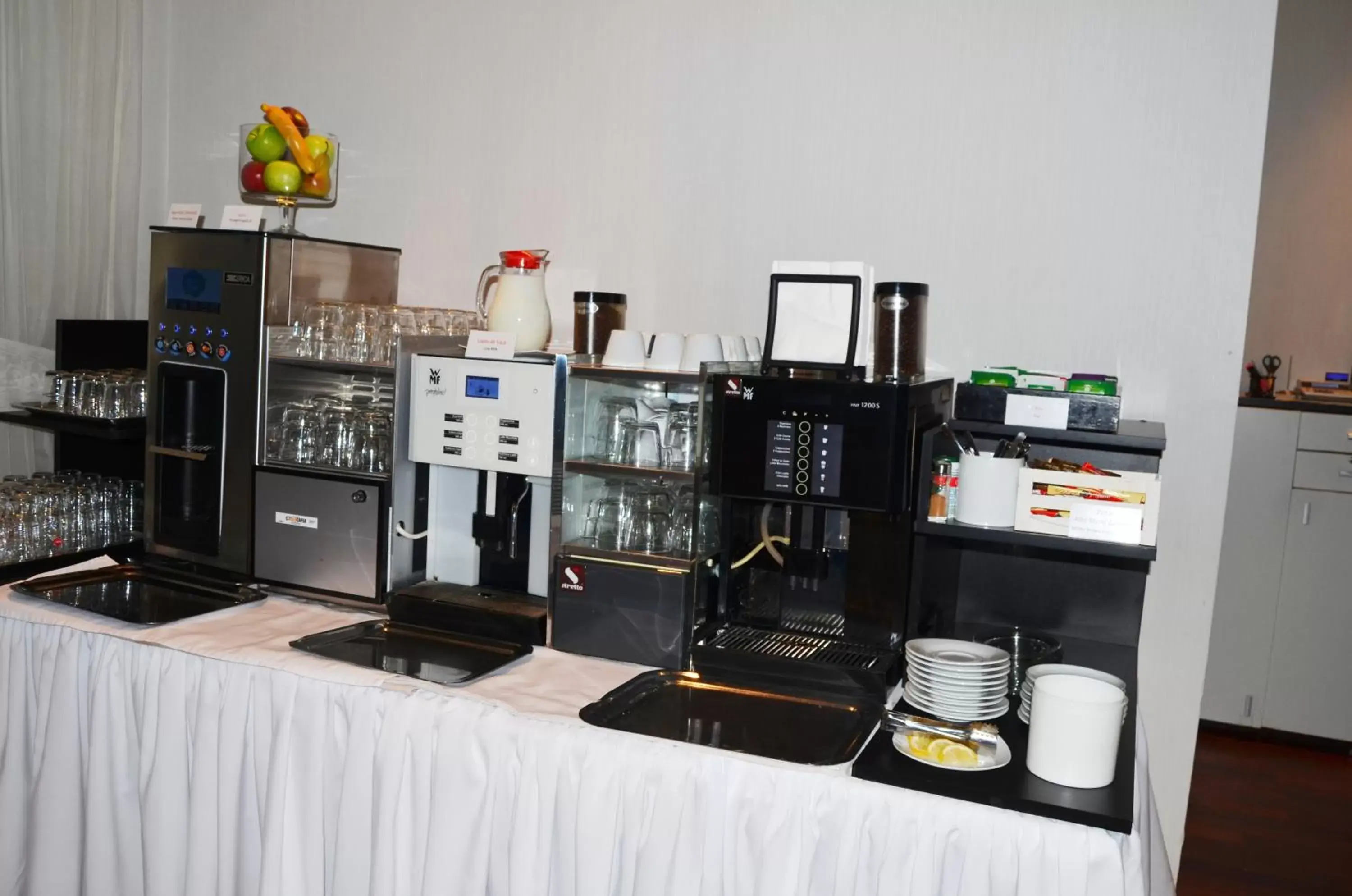 Coffee/tea facilities, Kitchen/Kitchenette in Hotel Berthelot