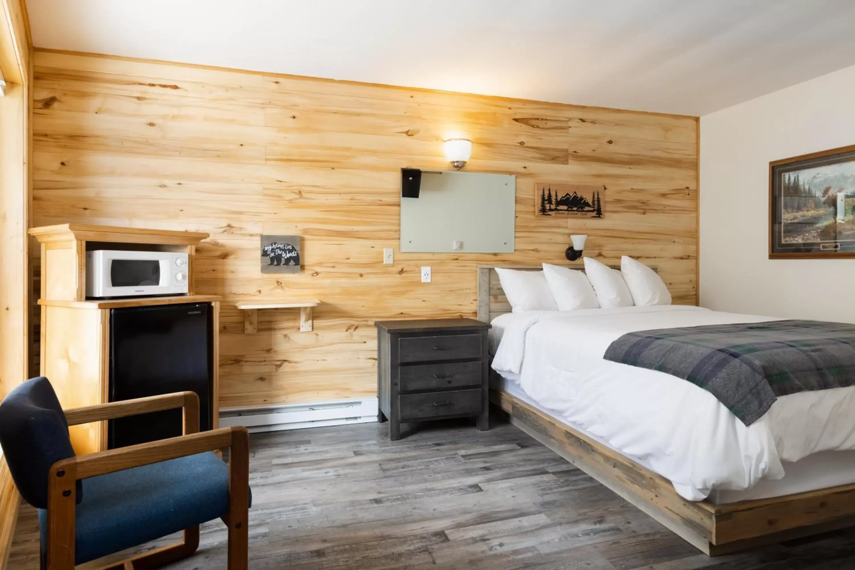 Triple Room with Bathroom in Beargrass Lodging & RV Resort Triple Room with Bathroom in Beargrass Lodging & RV Resort