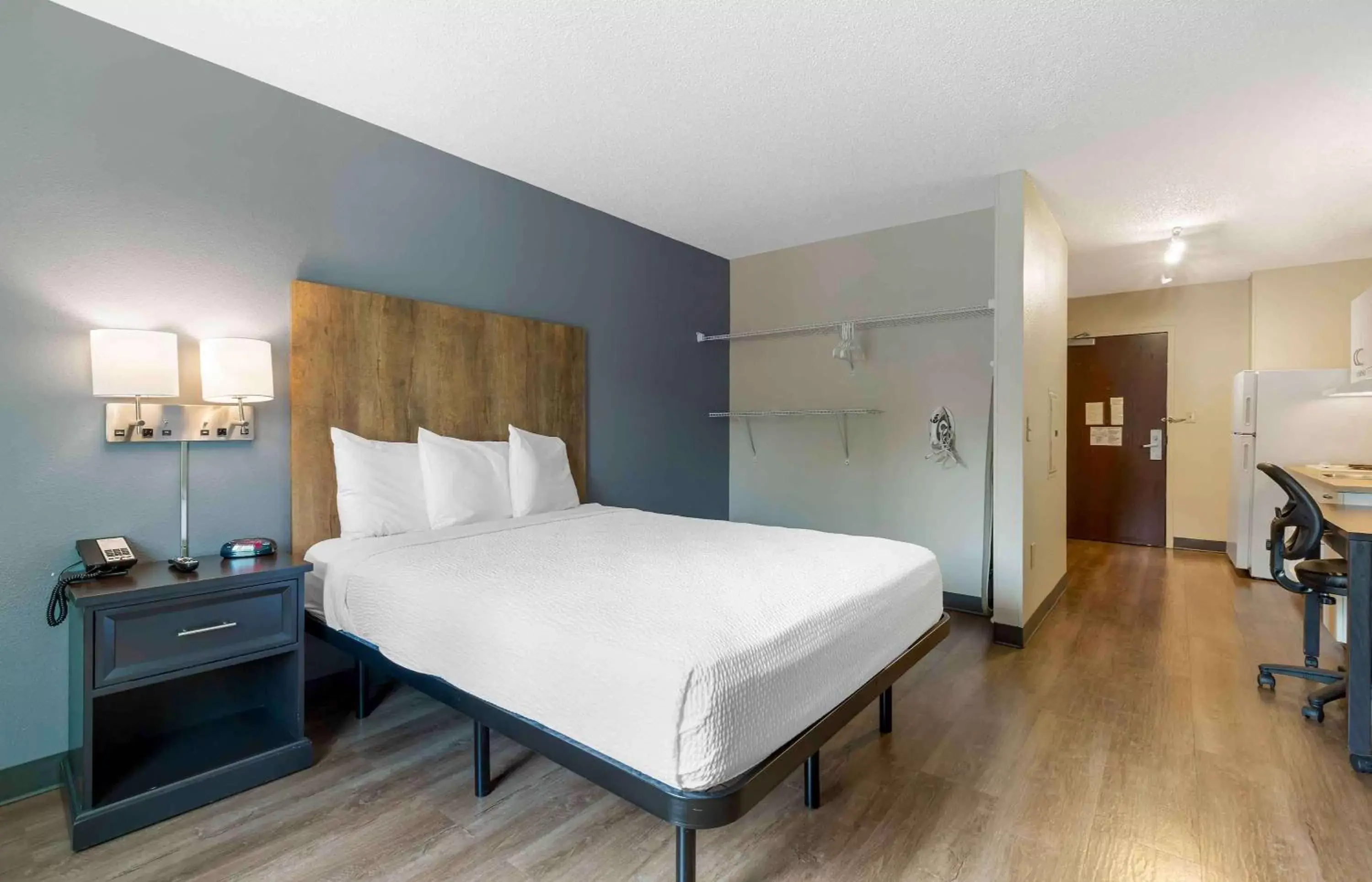 Queen studio with 1 Queen Bed - Disability Access/Non-Smoking in Extended Stay America Suites - Washington, DC - Centreville - Manassas Queen studio with 1 Queen Bed - Disability Access/Non-Smoking in Extended Stay America Suites - Washington, DC - Centreville - Manassas
