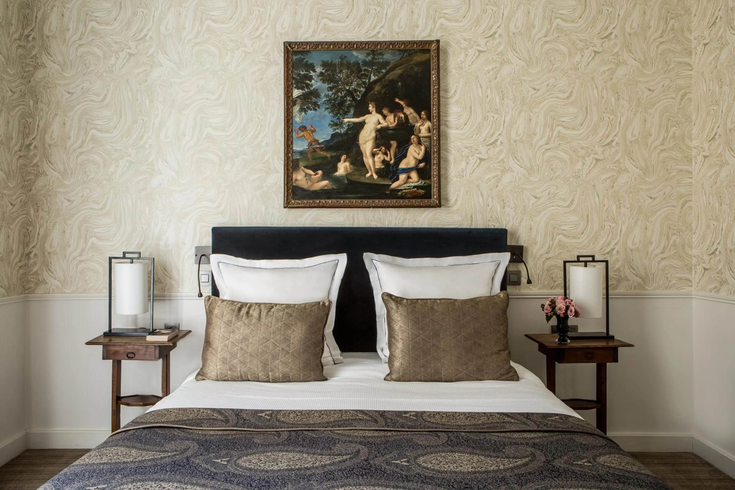 Decorative detail, Bed in Hôtel des Saints Pères - Esprit de France