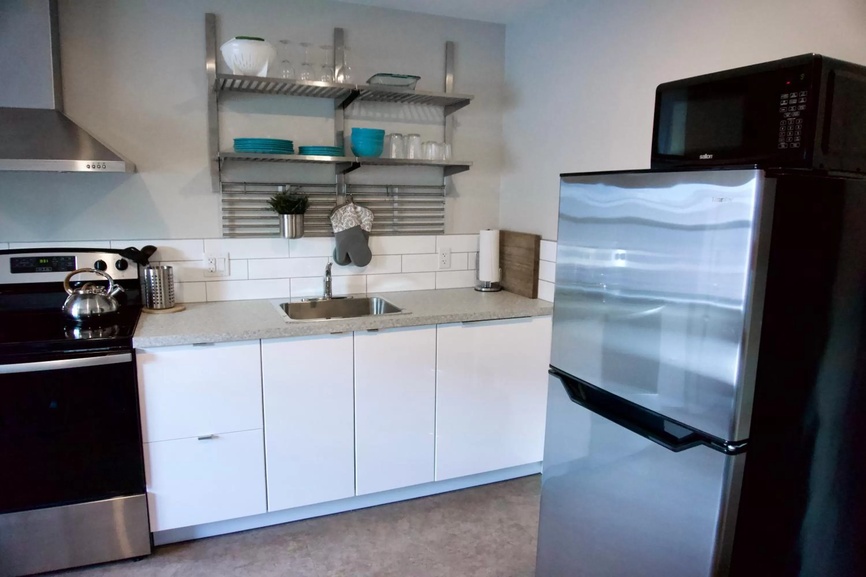 Kitchen or kitchenette in Morel Executive Suites