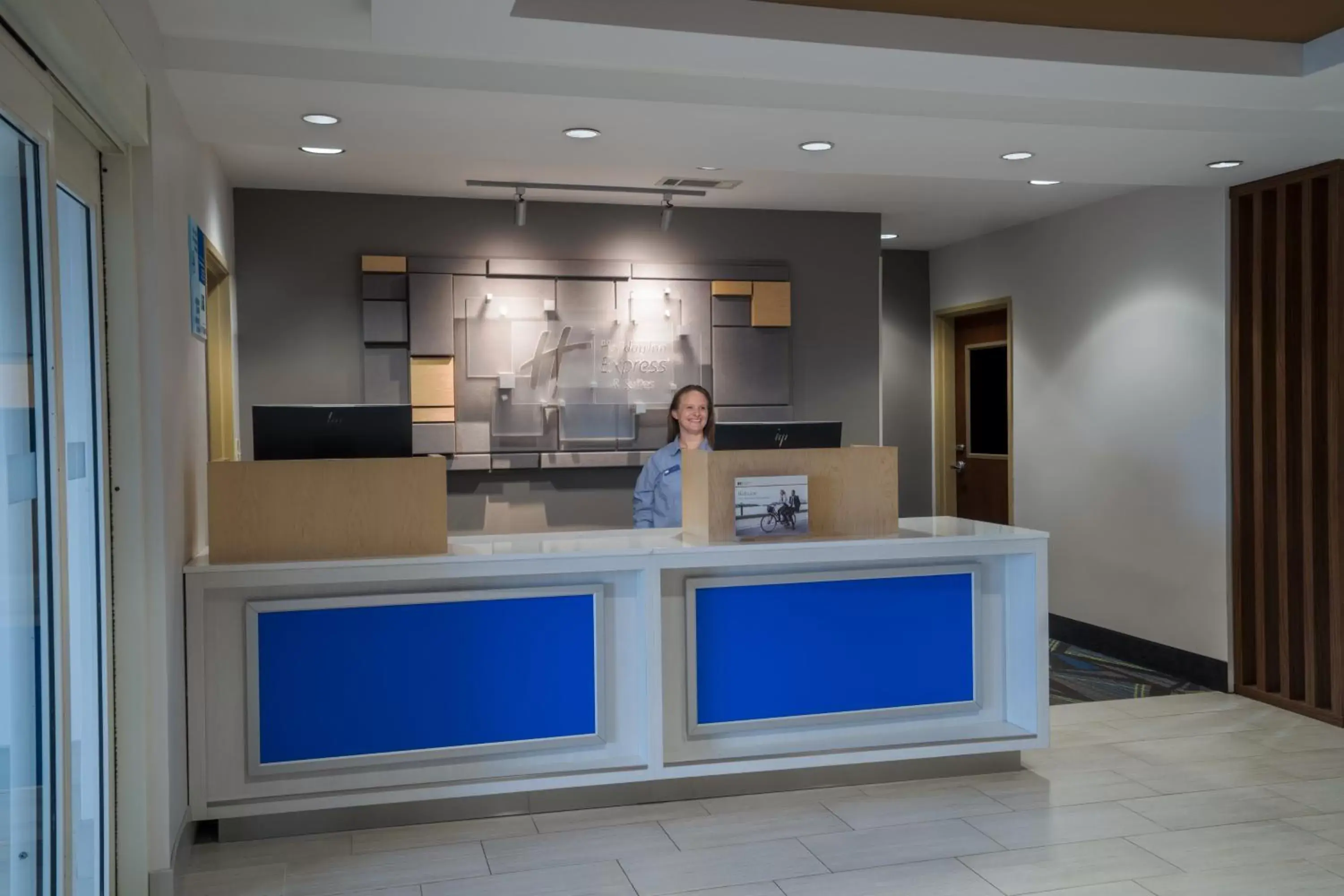 Lobby or reception, Lobby/Reception in Holiday Inn Express Hotel & Suites Talladega, an IHG Hotel