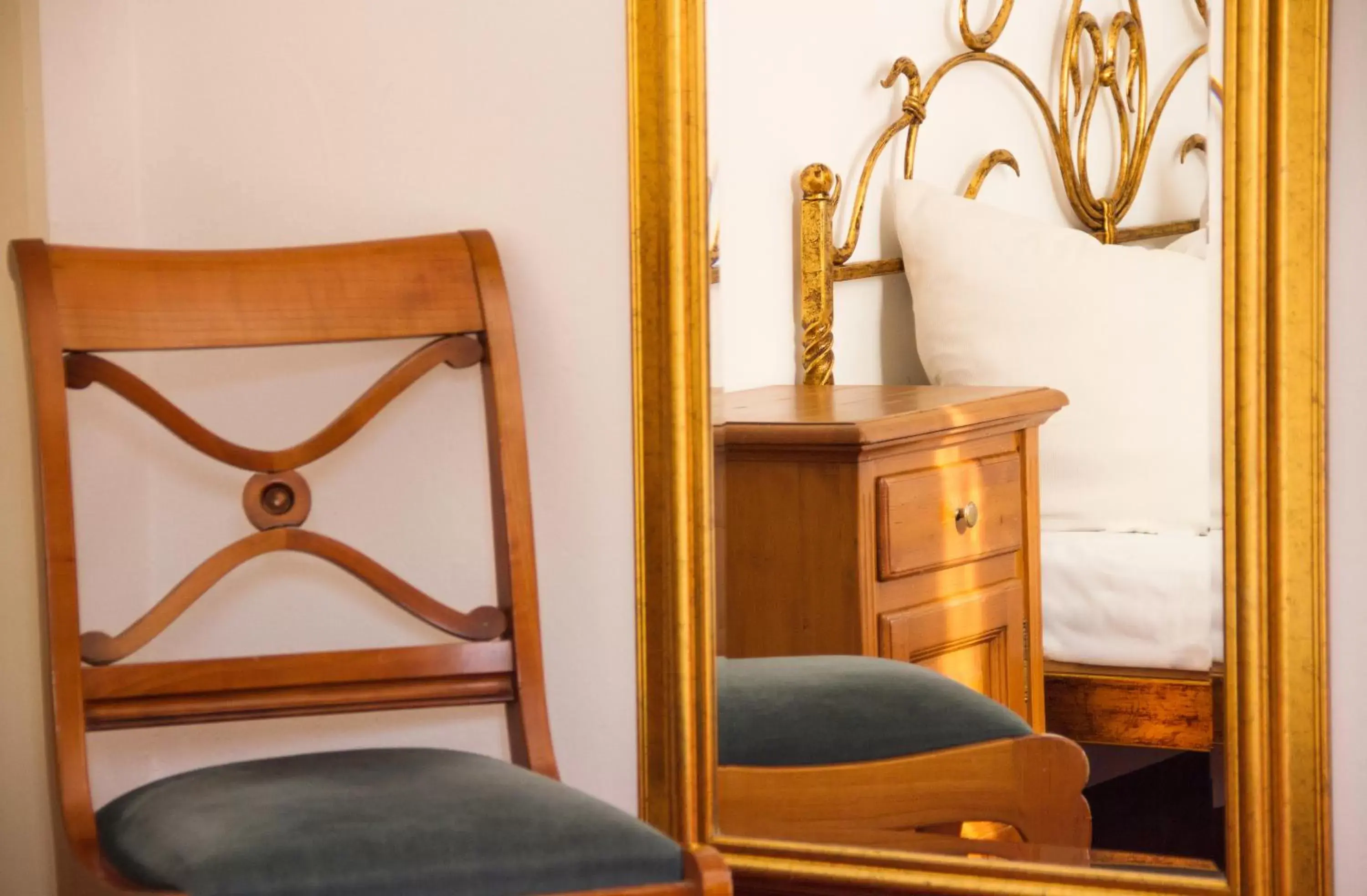 Decorative detail, Bed in Laimer Hof am Schloss Nymphenburg