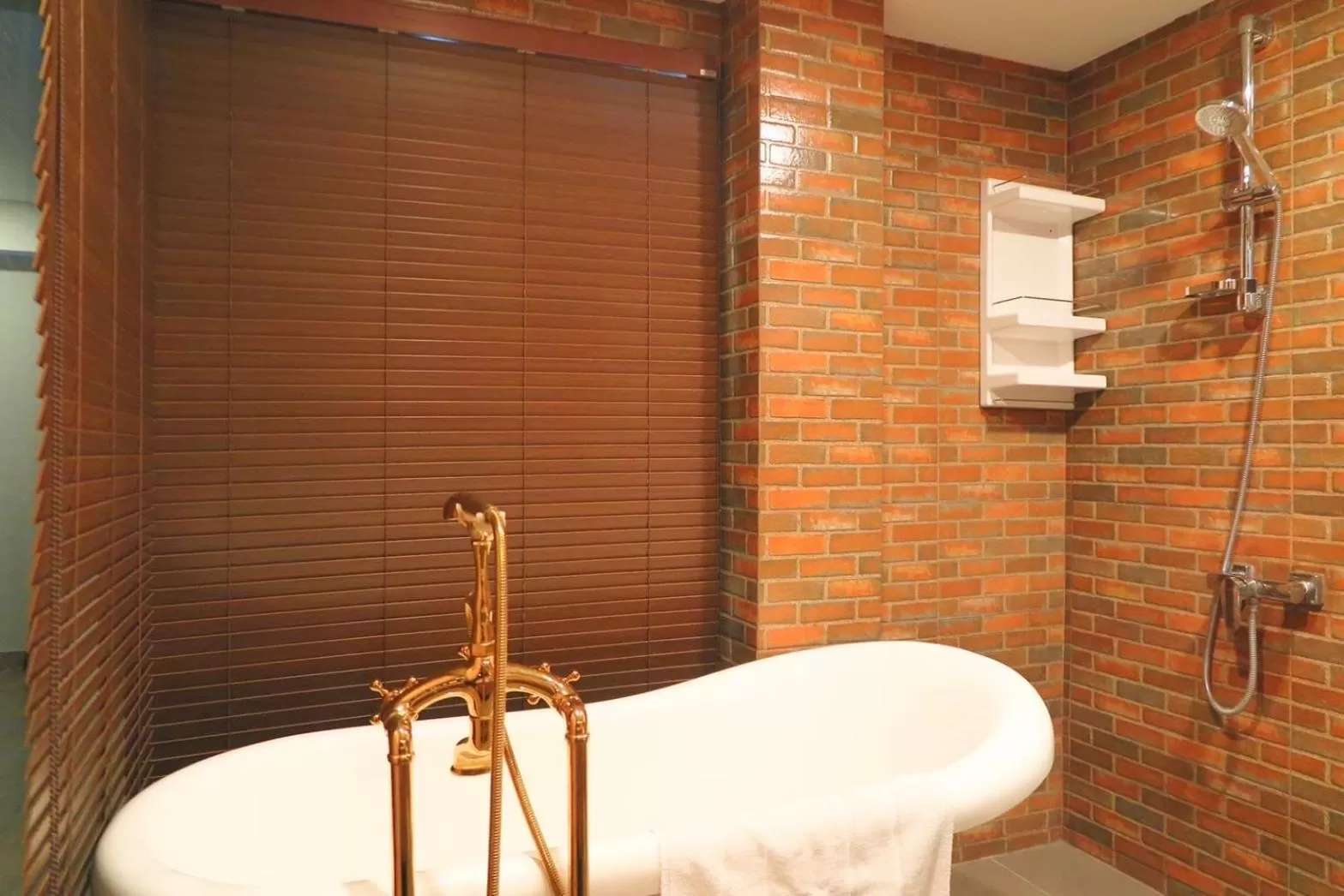 Bath in V20 Boutique Jacuzzi Hotel