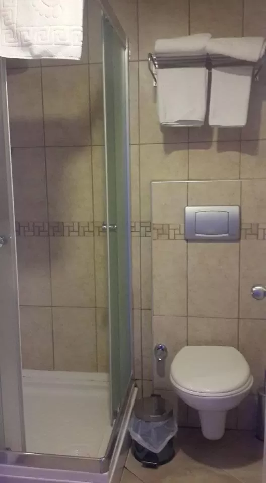 Toilet in Antikhan Hotel