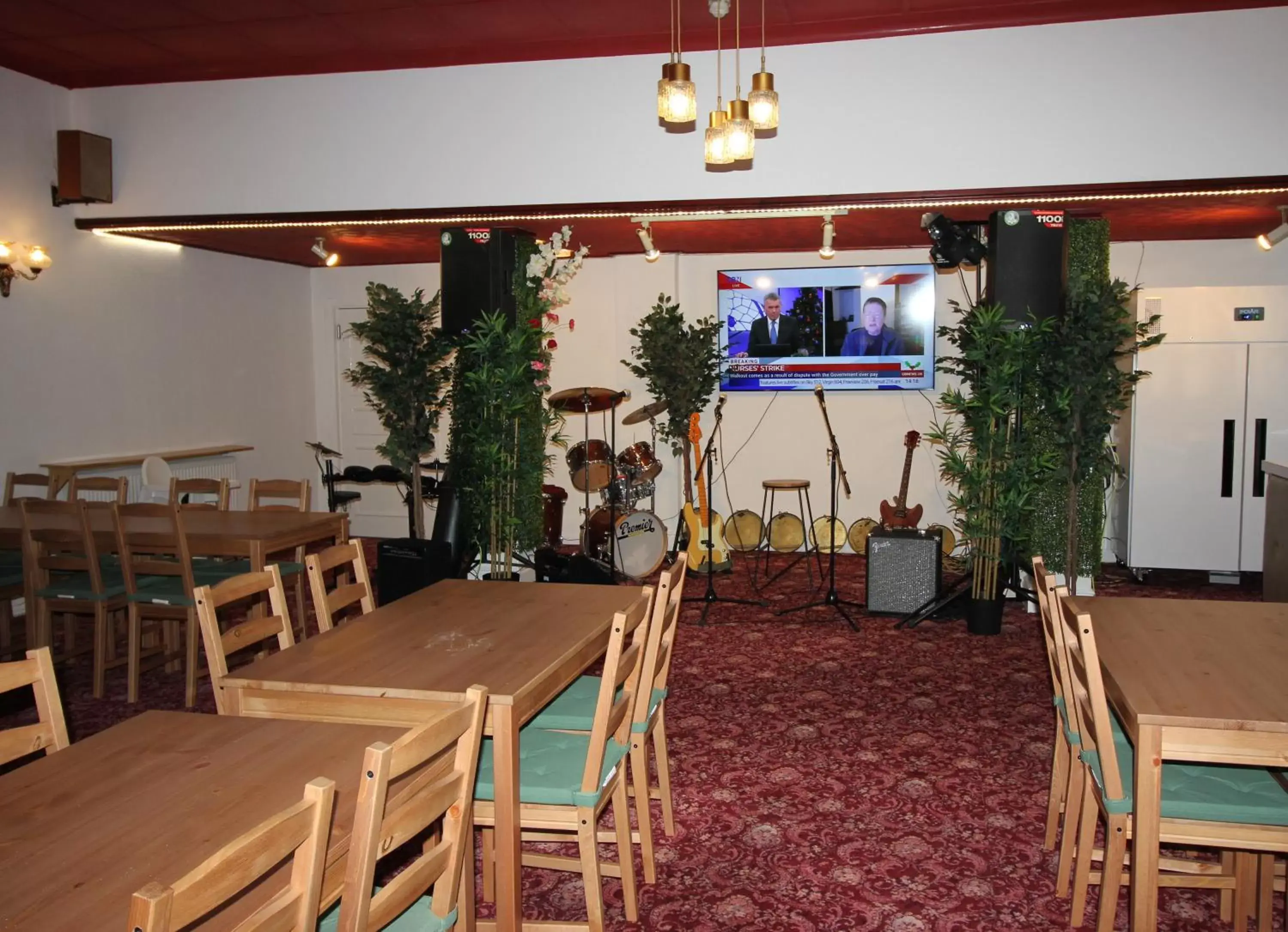 Communal lounge/ TV room, Restaurant/Places to Eat in Churchill Hotel & Nagawa Restaurant