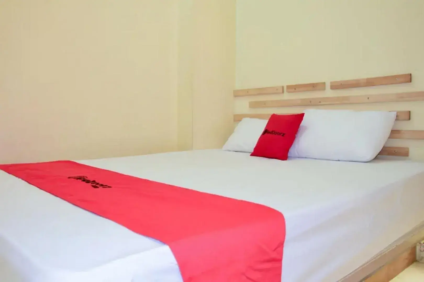 Bedroom, Bed in RedDoorz near Mangga Dua Square