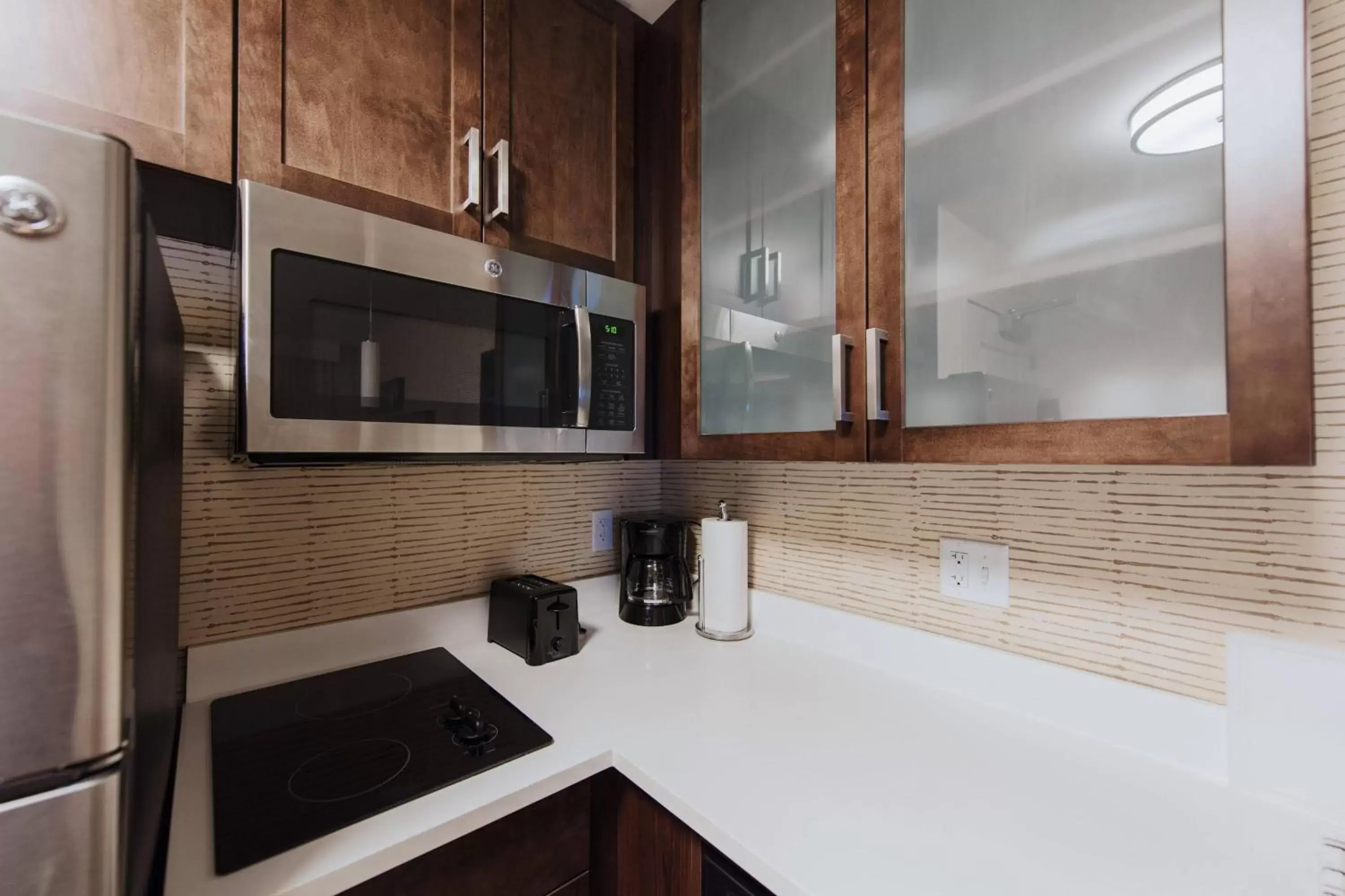 Kitchen or kitchenette, Bathroom in Residence Inn by Marriott Philadelphia Glen Mills/Concordville