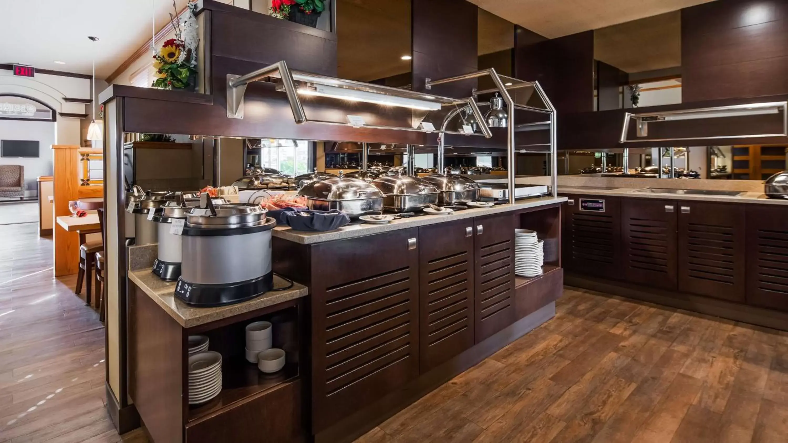 Restaurant/places to eat, Kitchen/Kitchenette in Best Western Wayside Inn