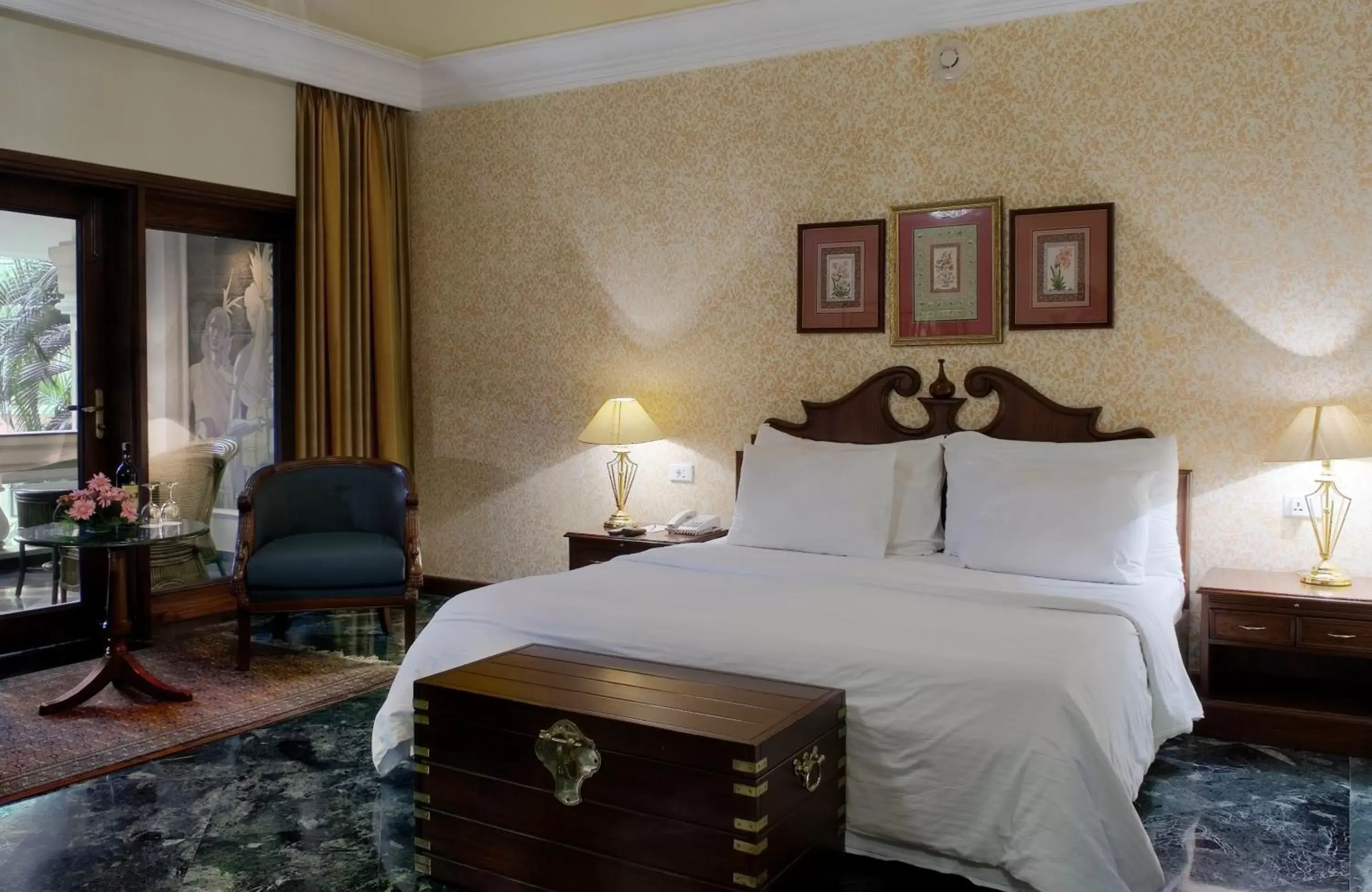 Bed in Mayfair Lagoon Hotel