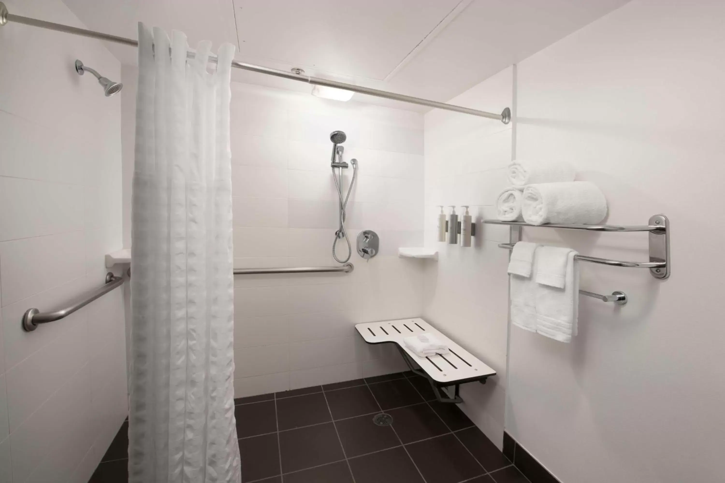 Bathroom in Embassy Suites Dallas - DFW International Airport South