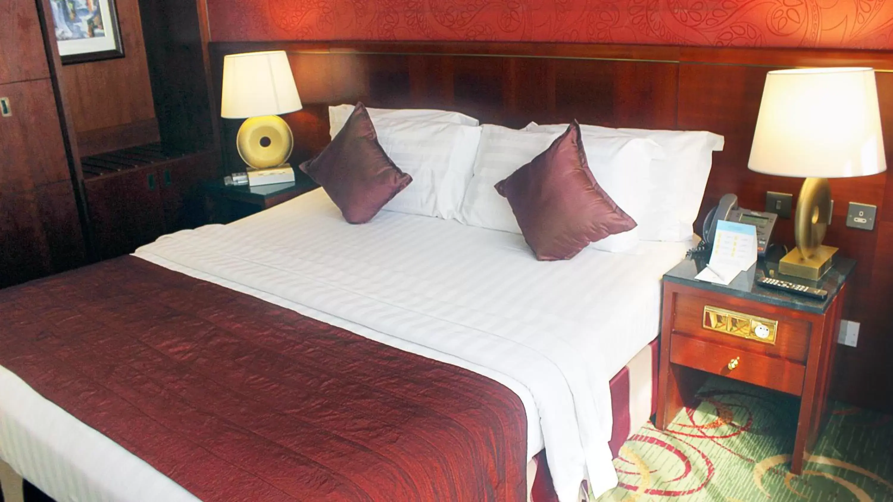 Bed in Al Rawda Royal Inn