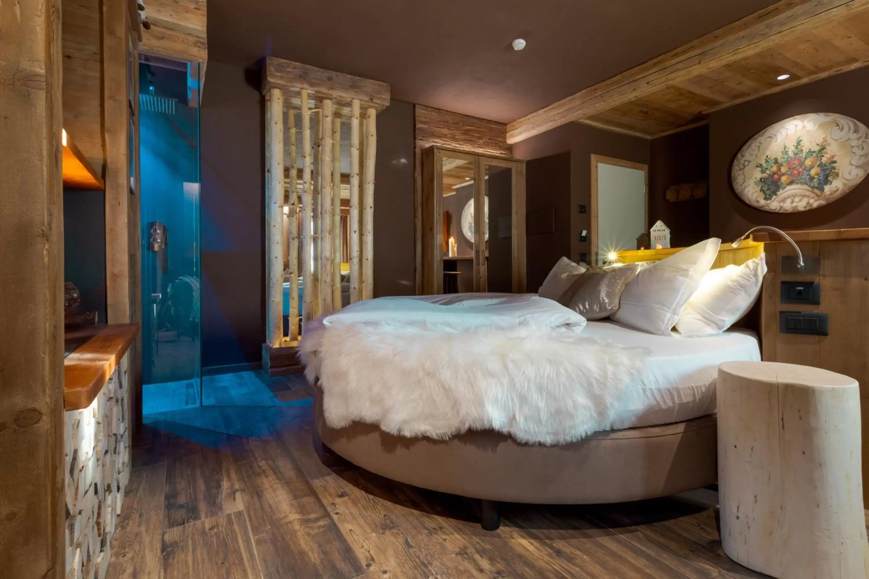 Bed in John Luxury Suites
