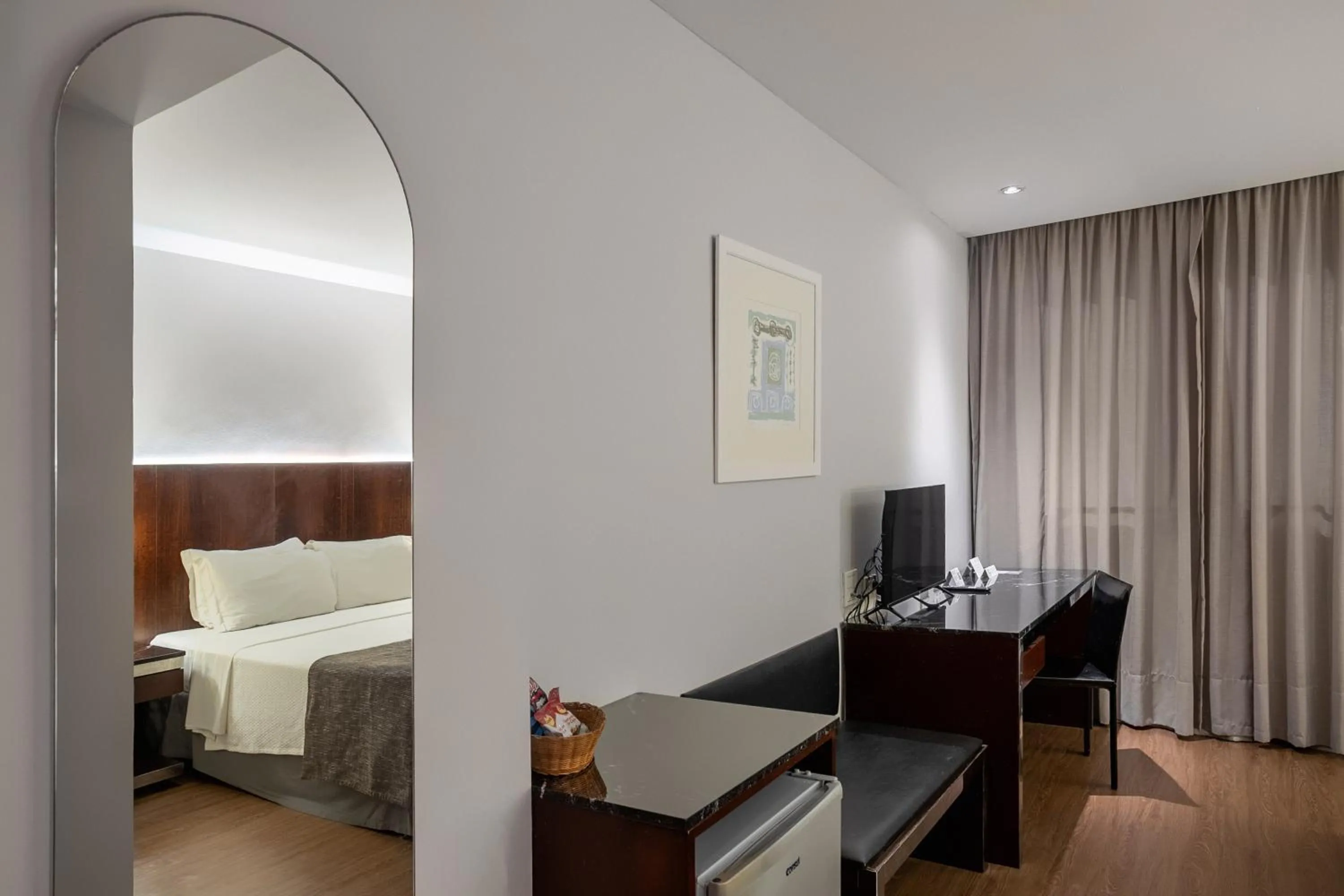 Bedroom, Bed in Orla Copacabana Hotel