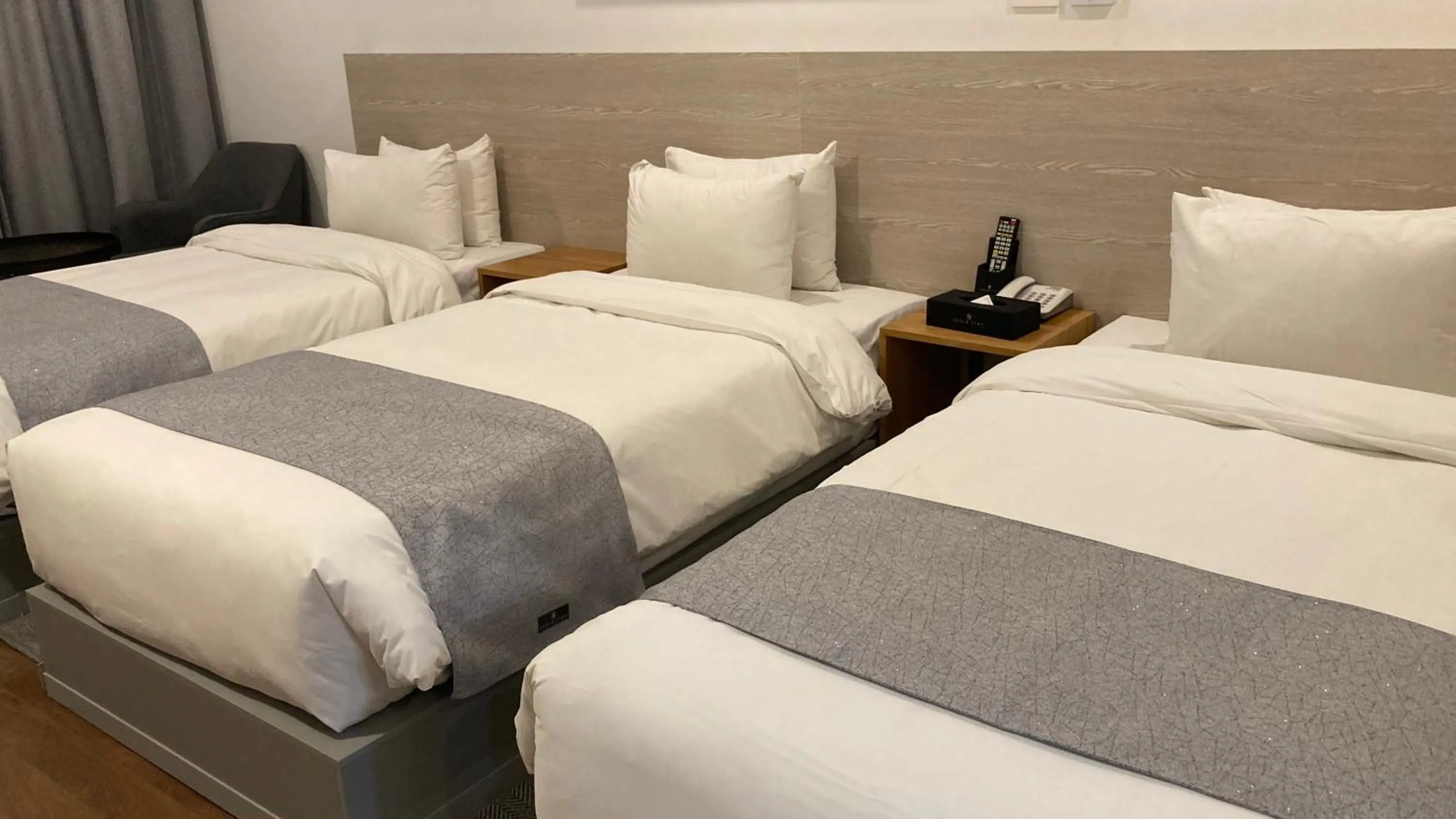 Bed in Hotel Noblestay