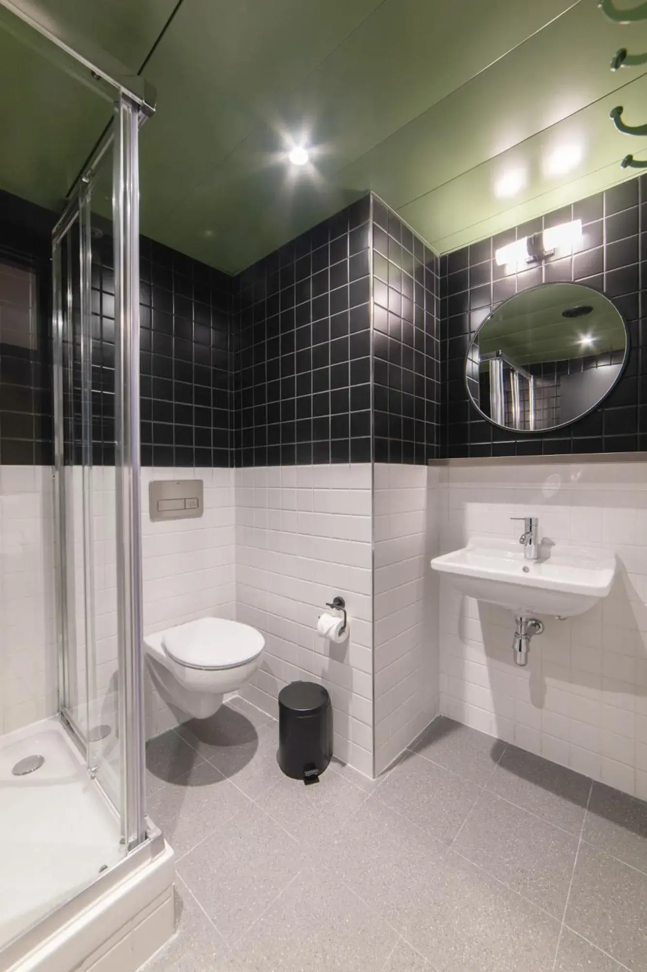 Shower, Bathroom in Generator Madrid