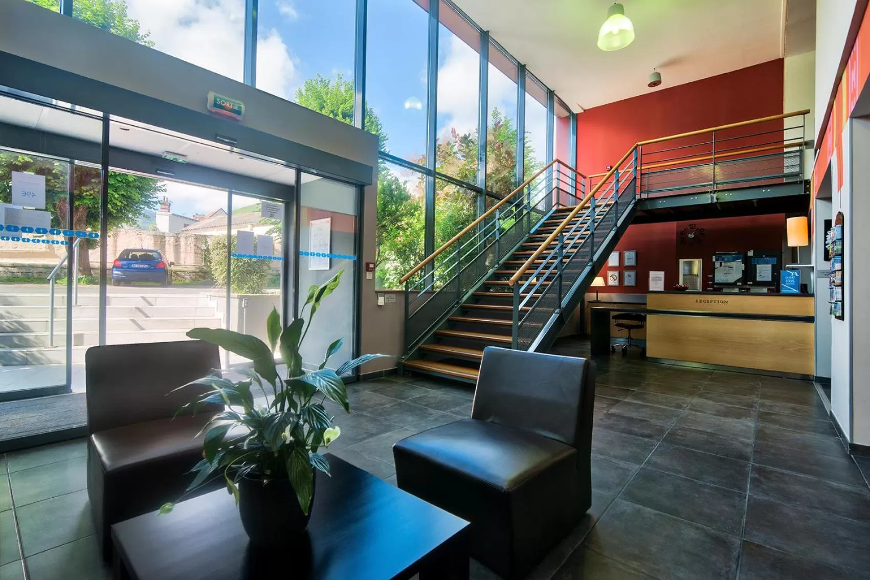 Lobby or reception in Zenitude Hôtel-Résidences Les Jardins de Lourdes