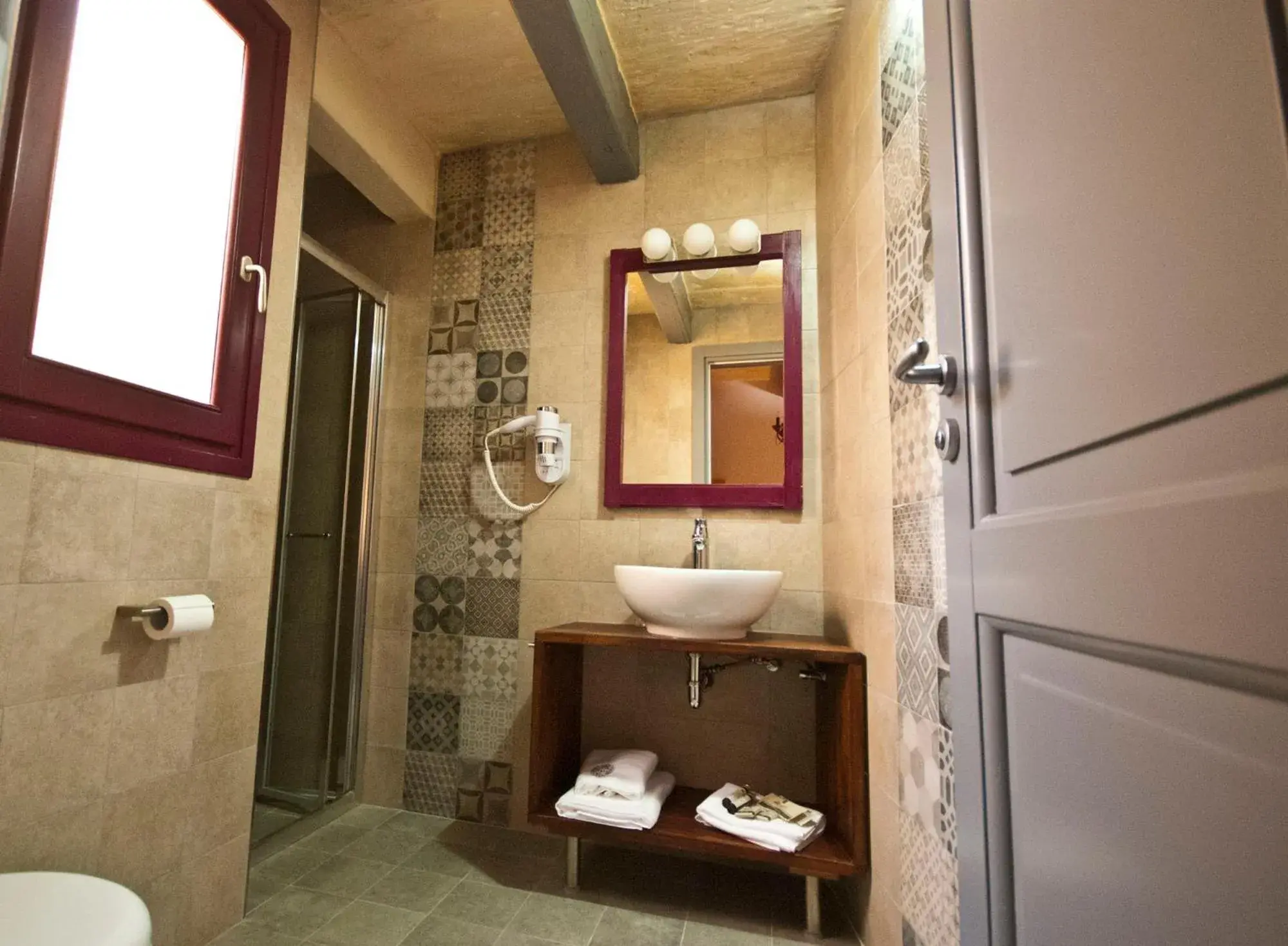 Shower, Bathroom in Mulberries