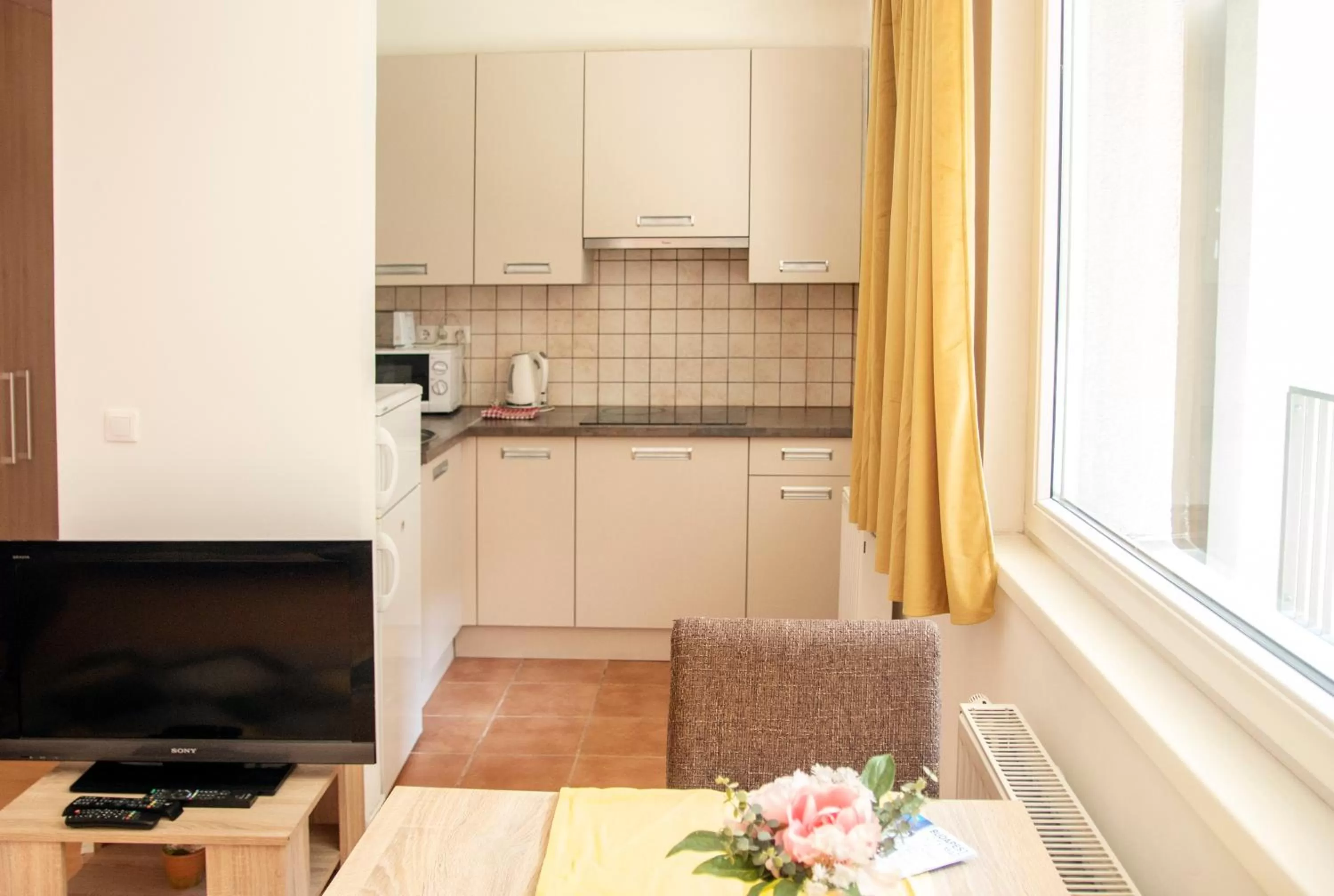 kitchen in Keleti Aparthotel