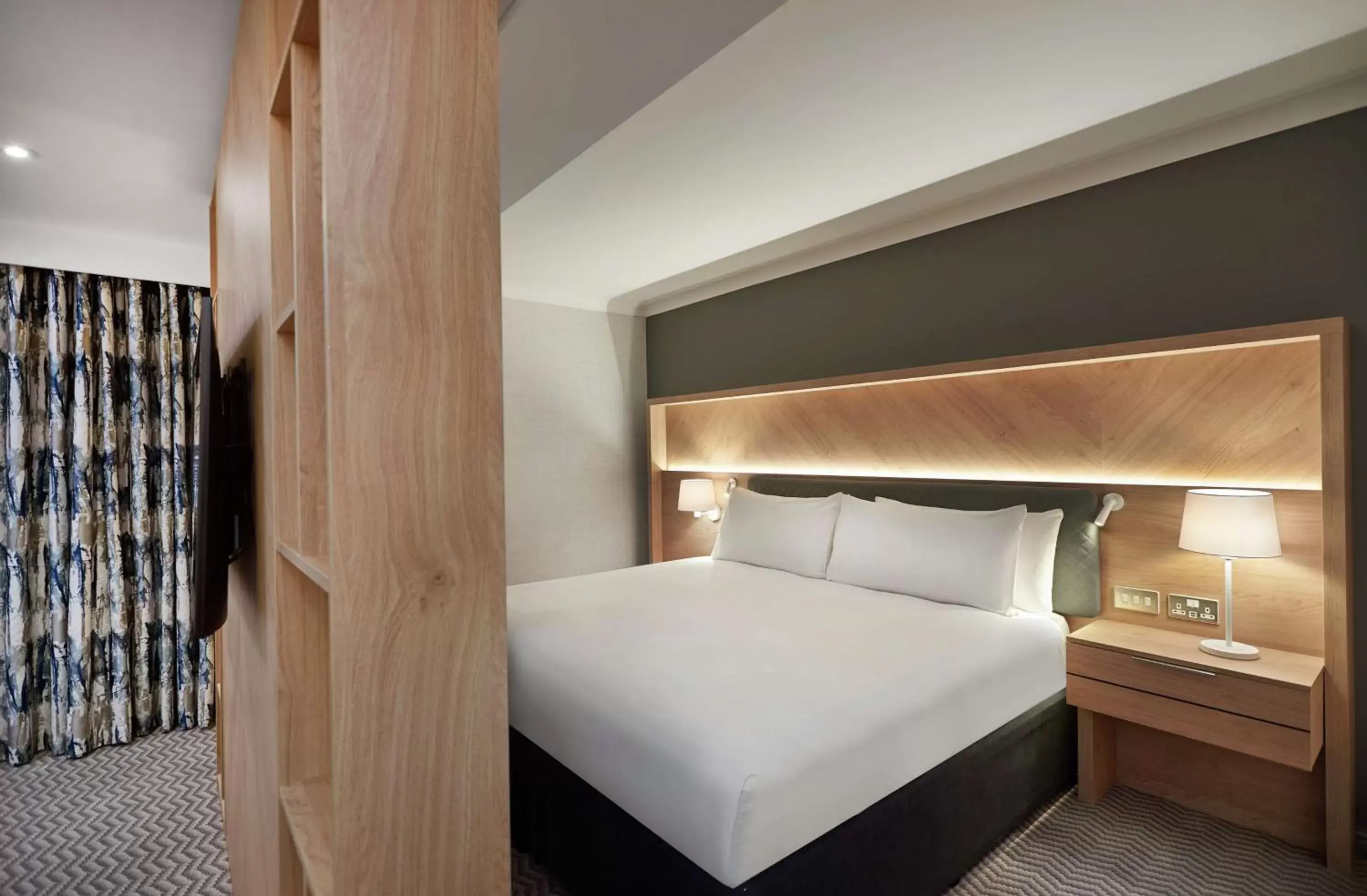 Bed in Hilton London Croydon