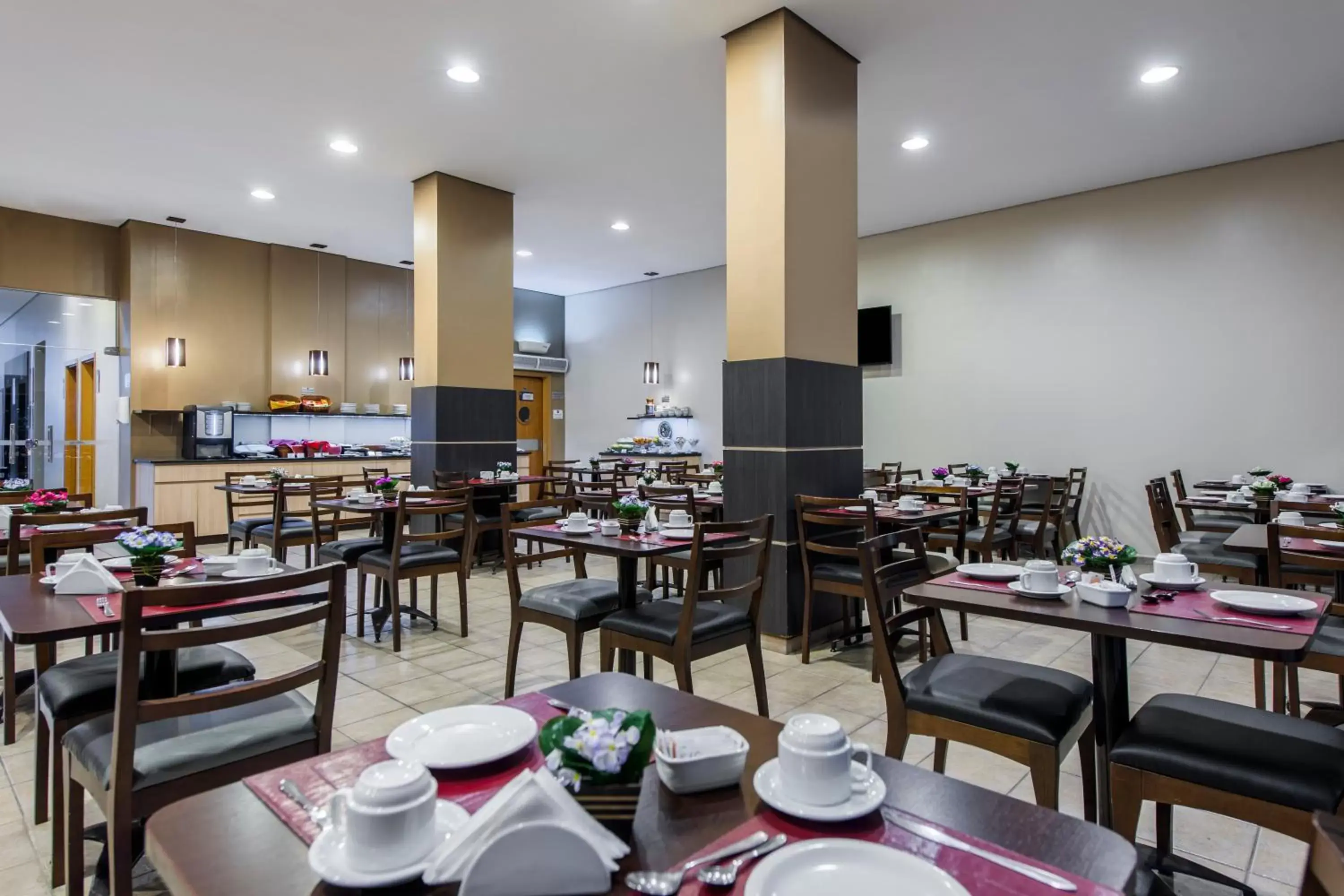 Restaurant/Places to Eat in Sleep Inn Manaus