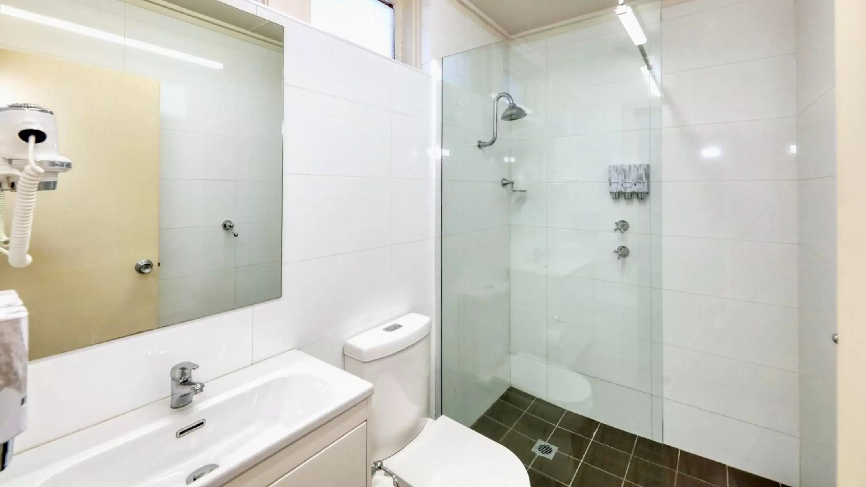 Shower, Bathroom in Goulburn Central Motel
