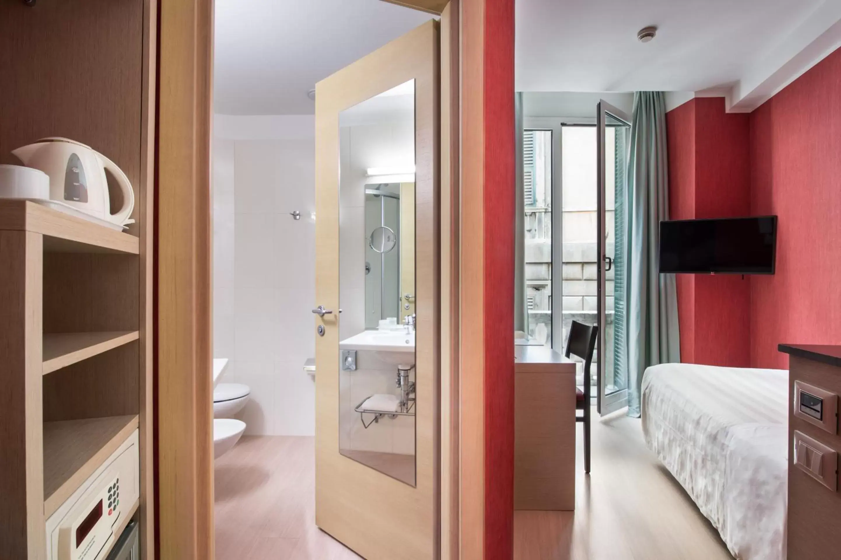 Photo of the whole room, Bathroom in Best Western Porto Antico