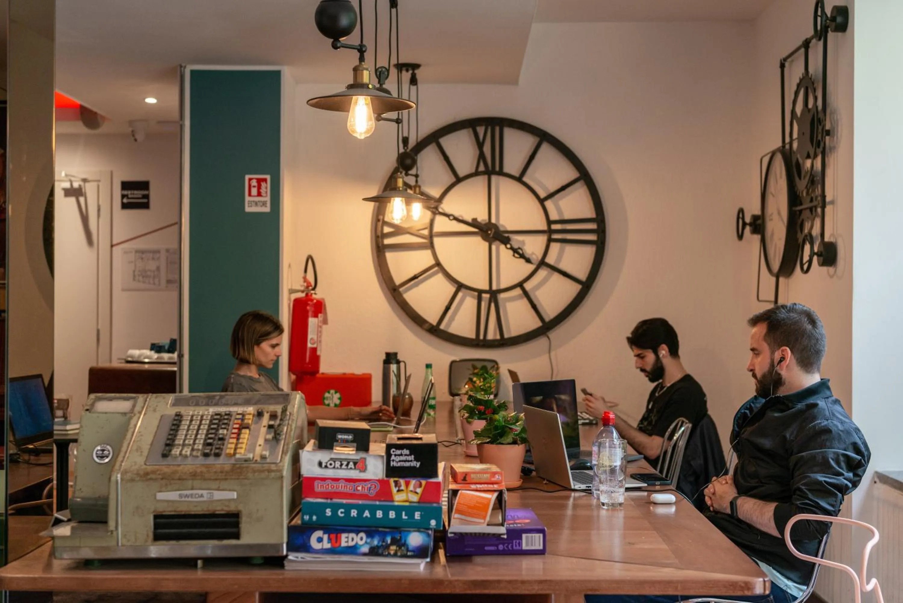 Communal lounge/ TV room in Ostello Bello Roma Colosseo