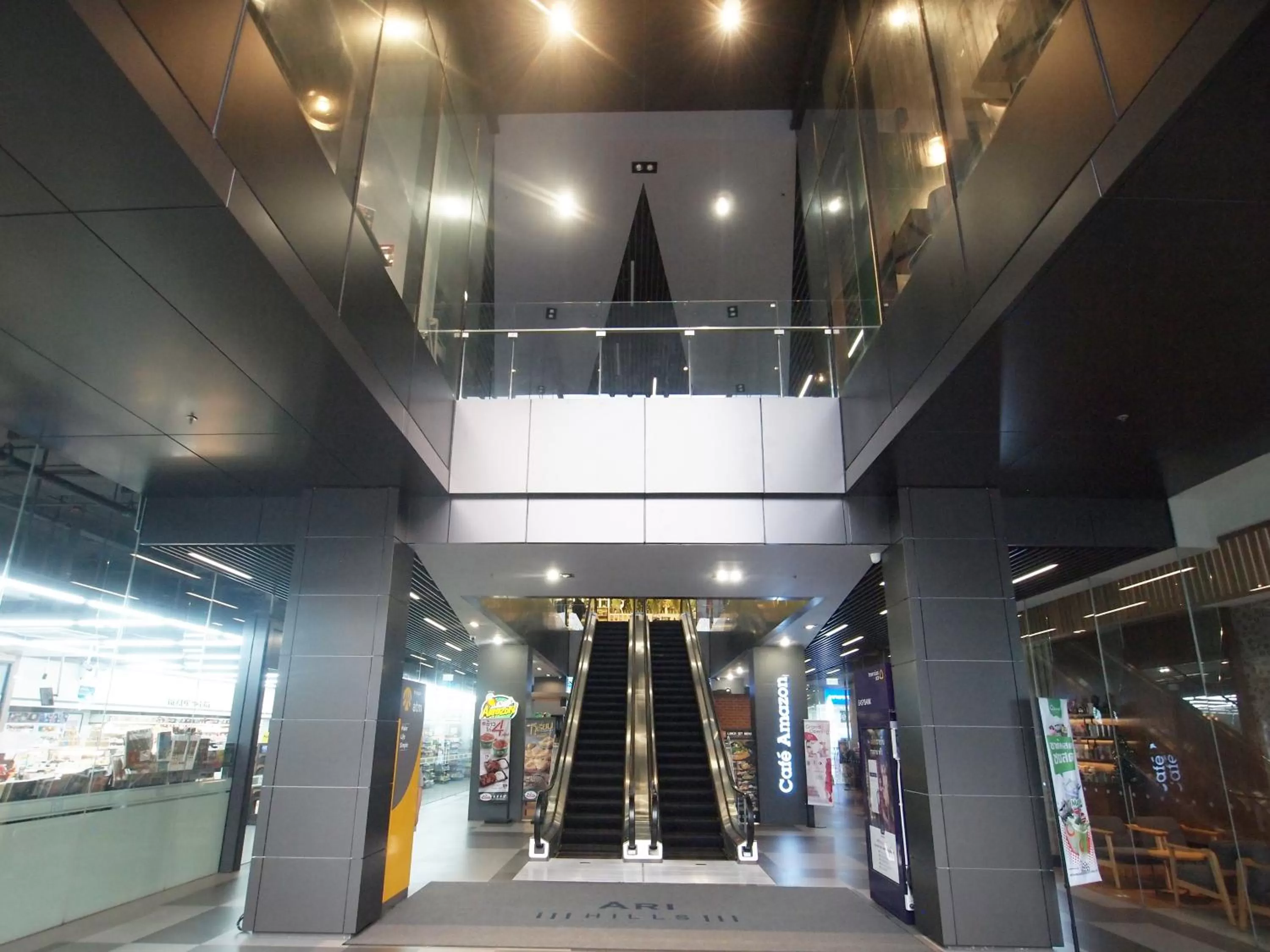 Restaurant/places to eat in The Quarter Ari by UHG