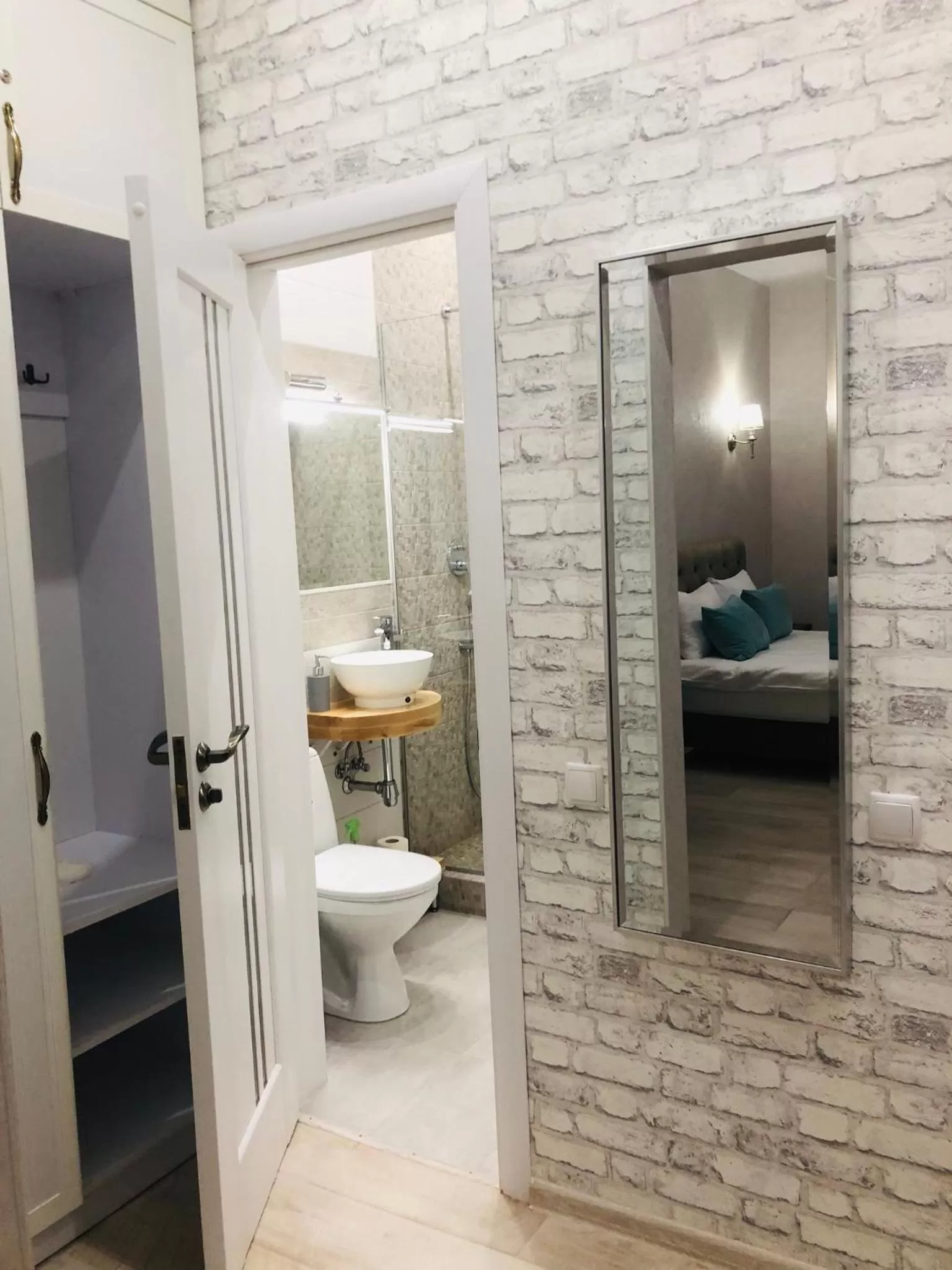 Toilet in Hotel & Spa DENINNA