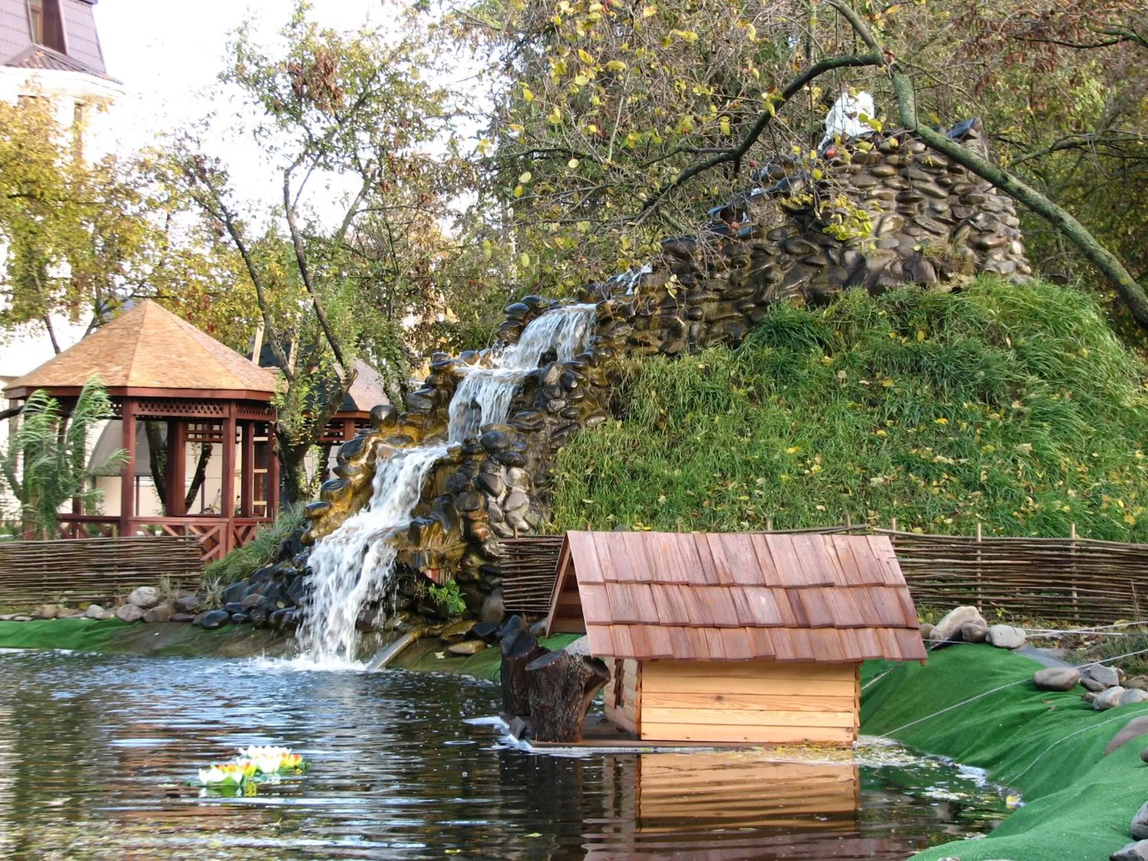 Restaurant/places to eat in Ligena Hotel