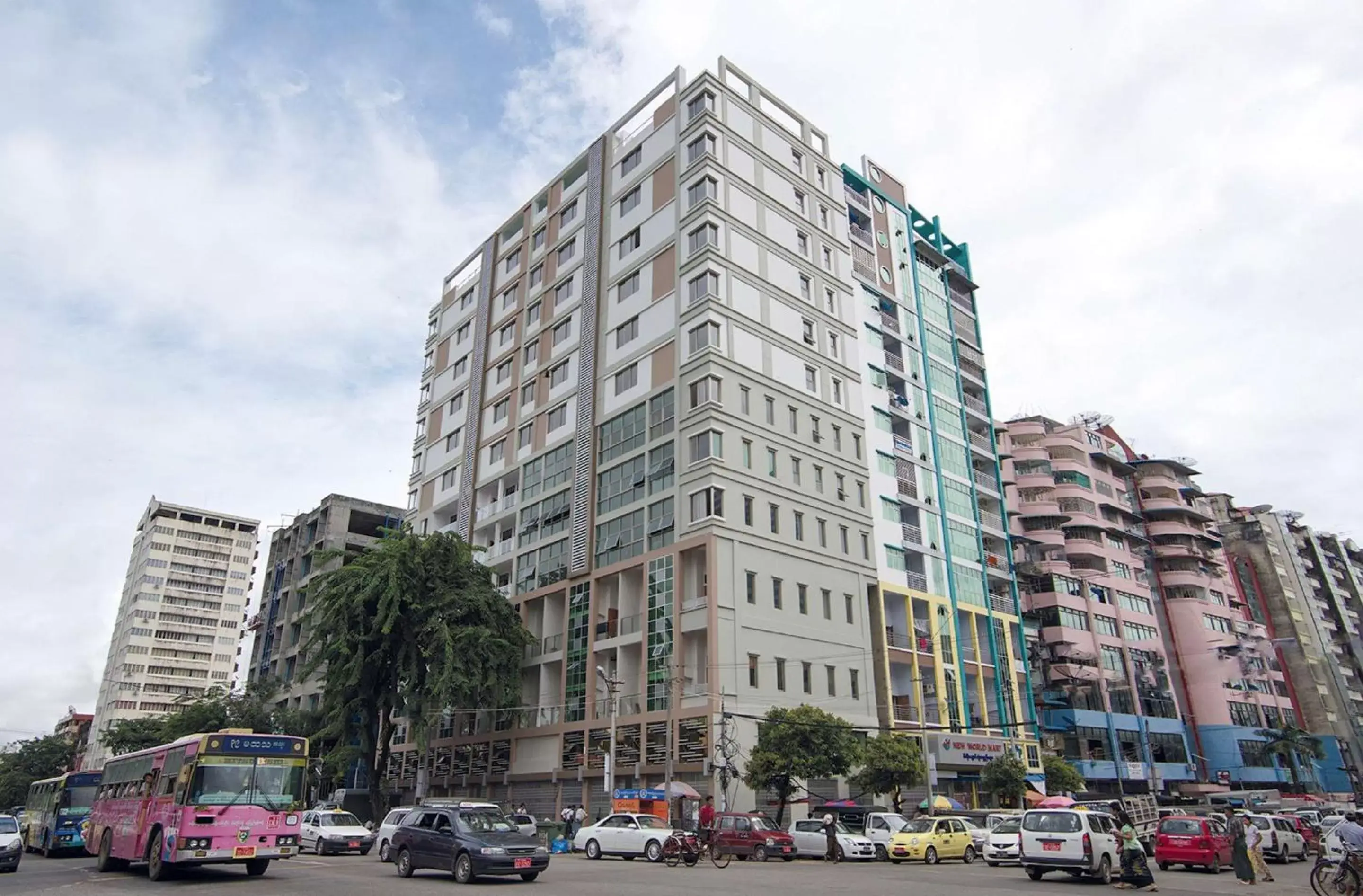 Property Building in Best Western Chinatown Hotel