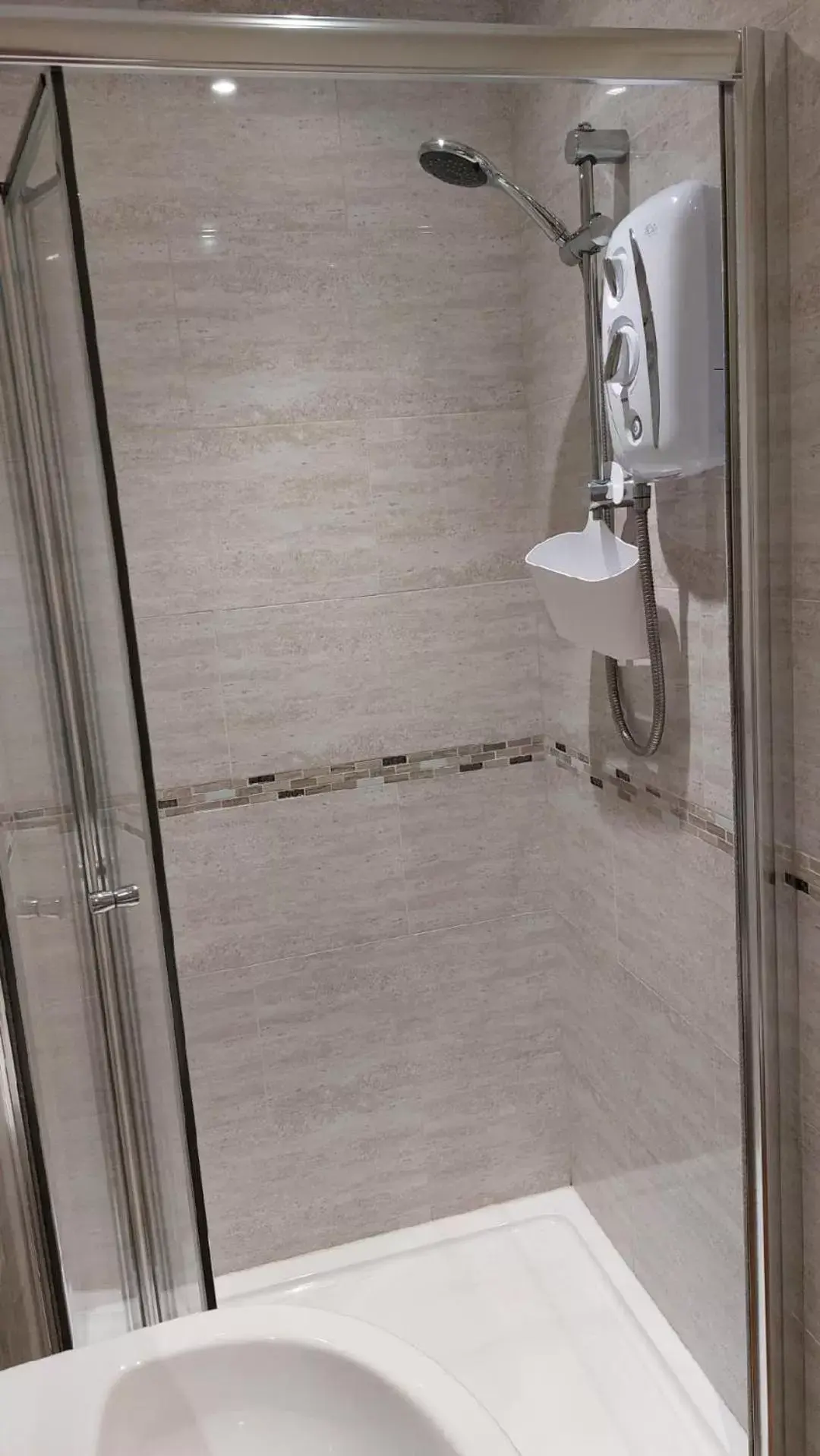 Shower, Bathroom in Westwood Lodge B & B Boston