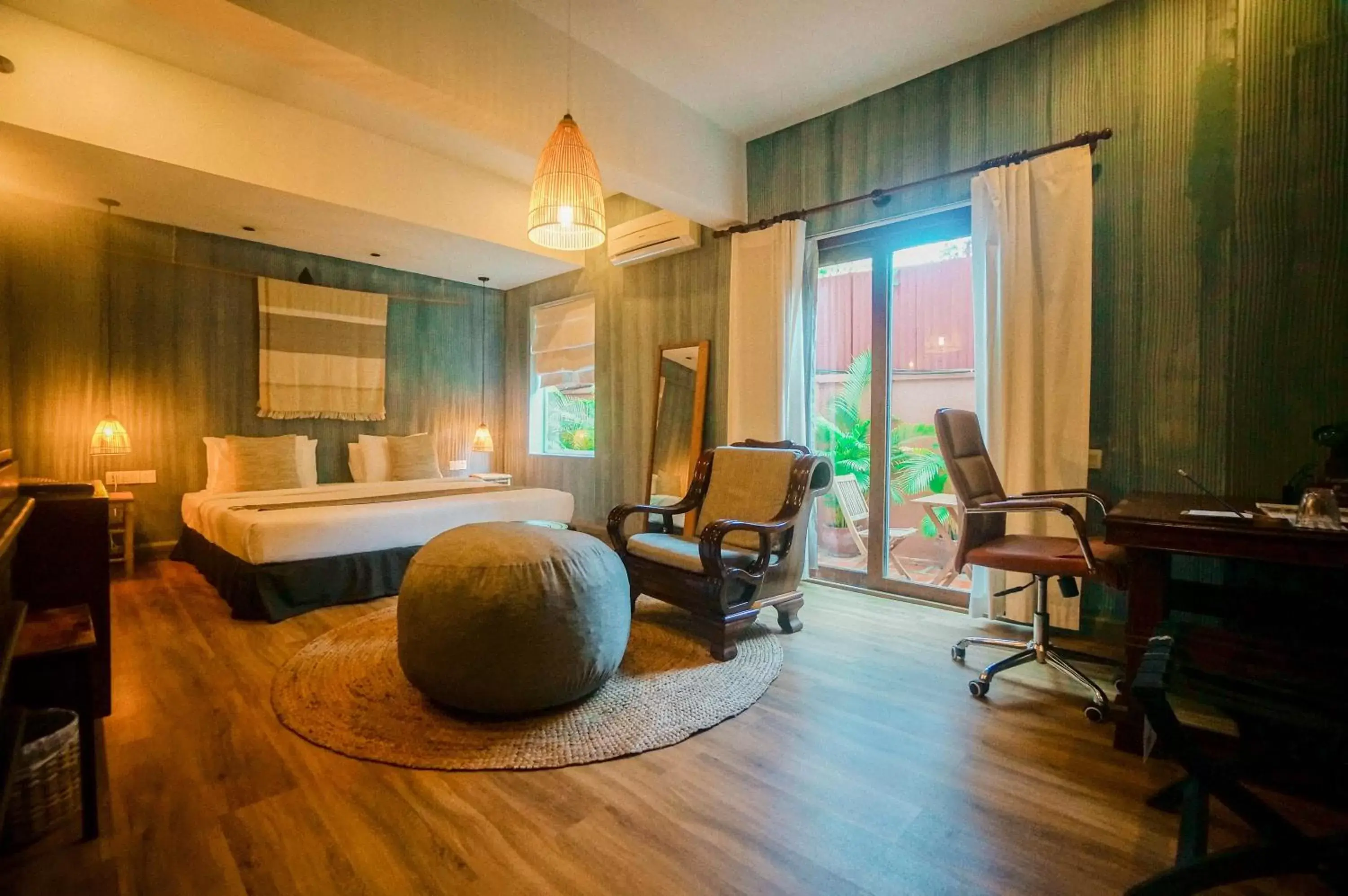 Deluxe Double Room in iRoHa Garden Hotel & Resort Deluxe Double Room in iRoHa Garden Hotel & Resort