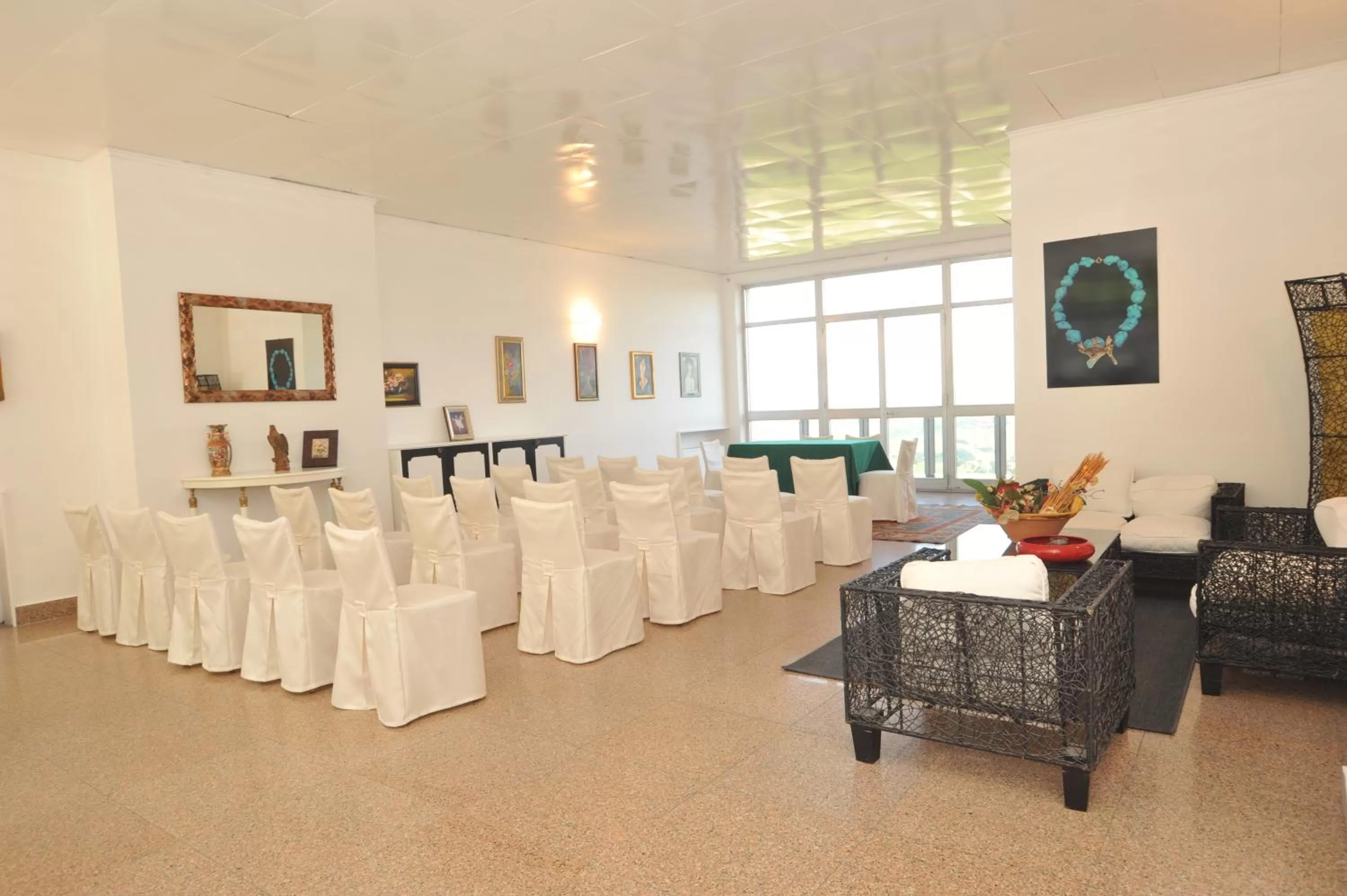 Business facilities in Hotel Astoria