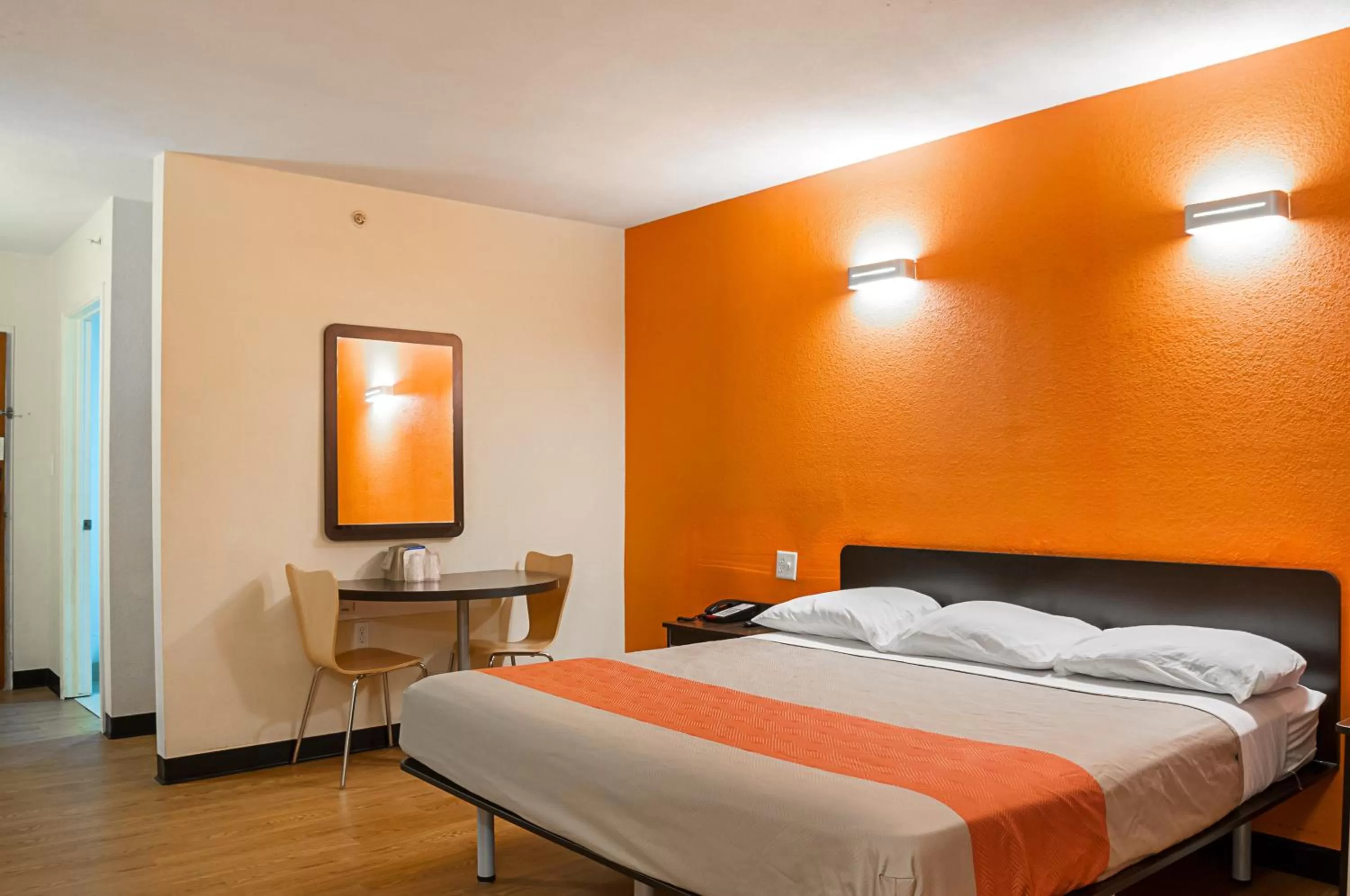 Bedroom, Bed in Motel 6-New Orleans, LA - Near Downtown