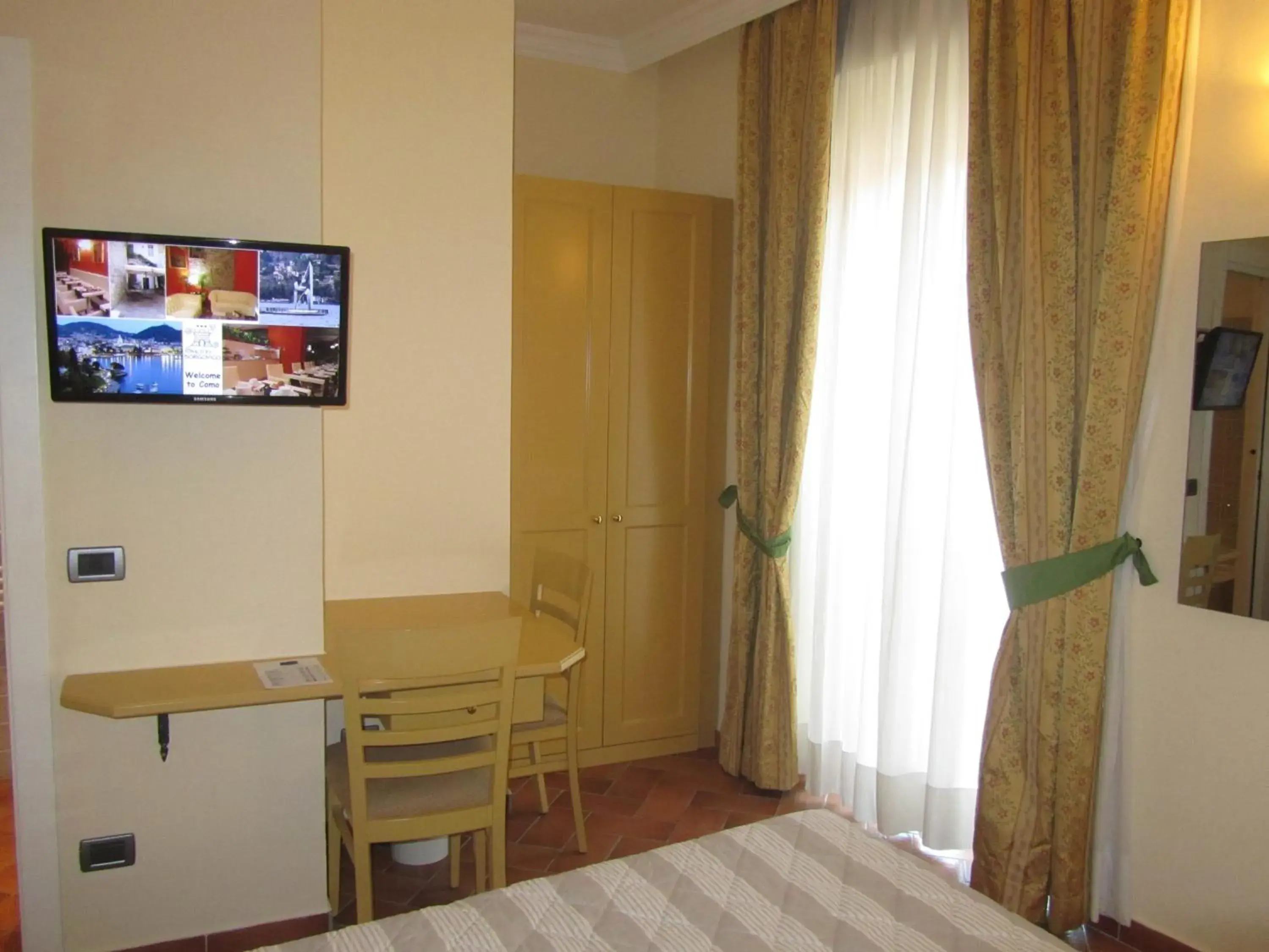 Bedroom, TV/Entertainment Center in Hotel Borgovico