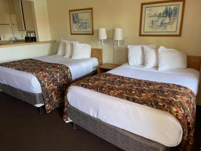 Bed in California Suites Hotel