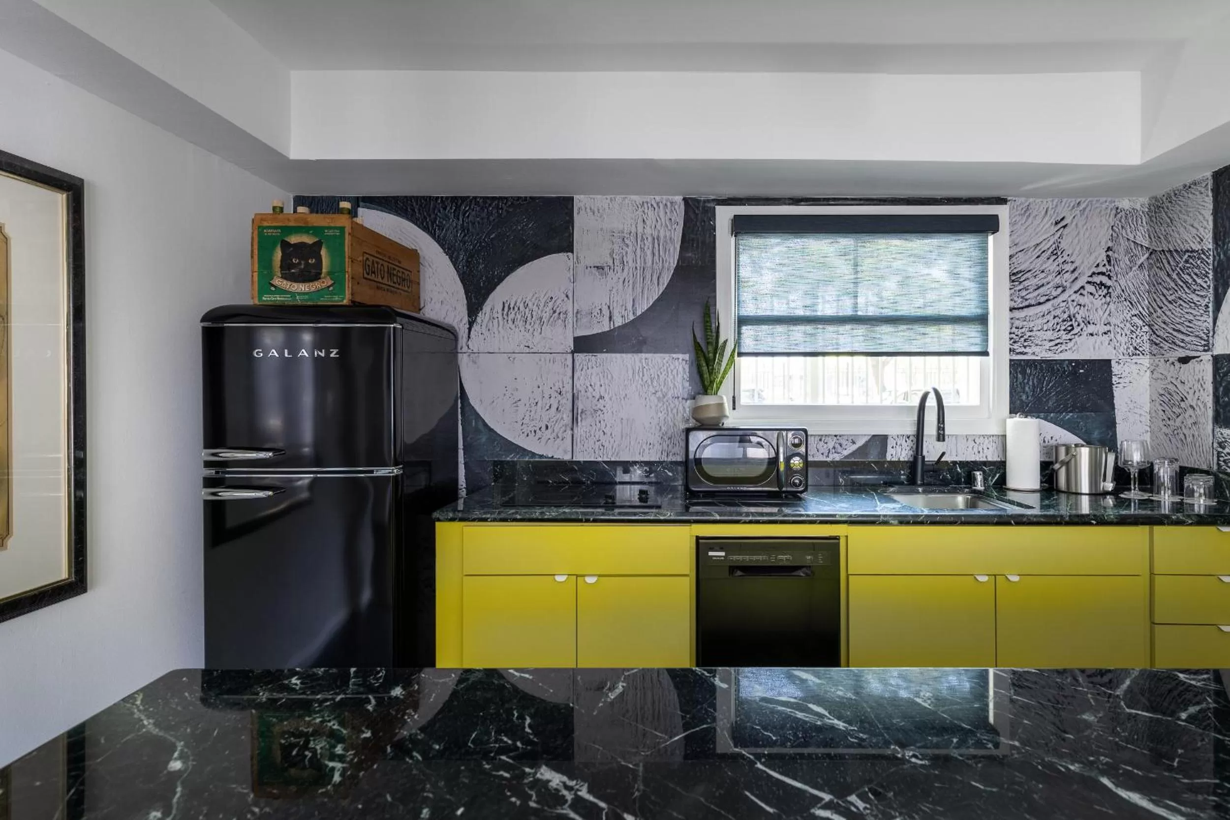 Kitchen or kitchenette in La Colombe d'Or Hotel