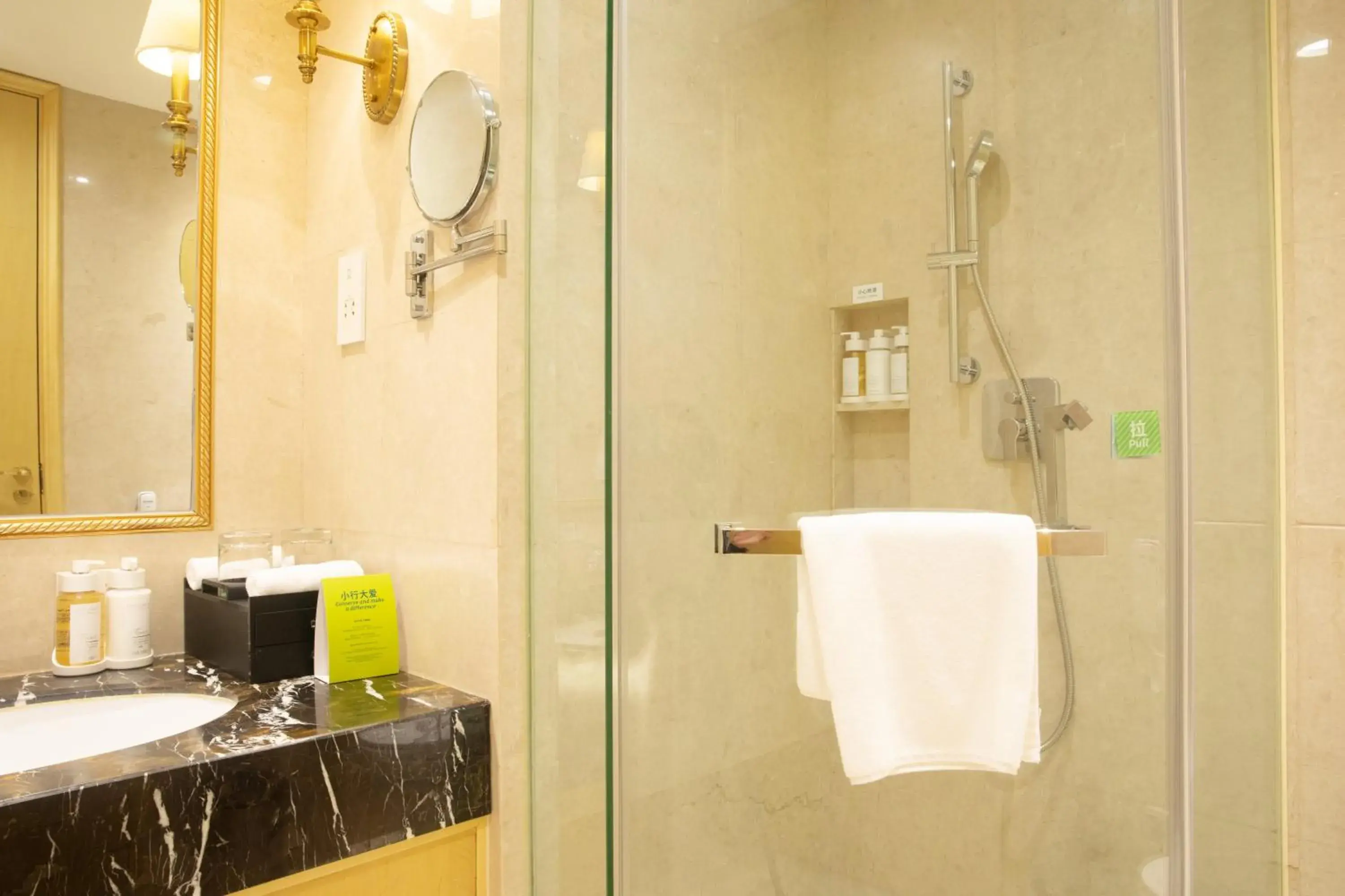 Photo of the whole room, Bathroom in Holiday Inn Foshan Nanhai Central, an IHG Hotel