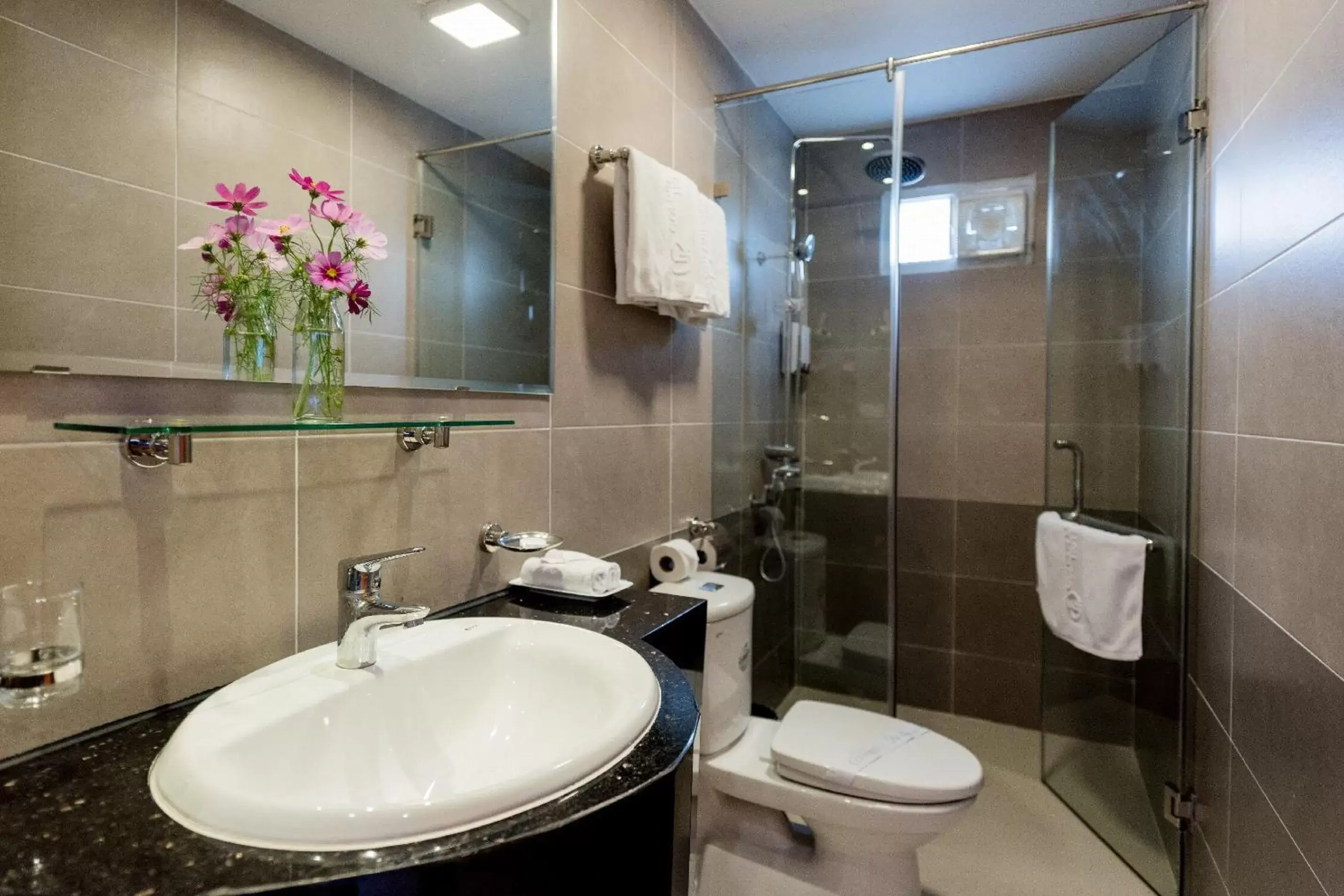 Bathroom in Golden Legend Diamond Hotel